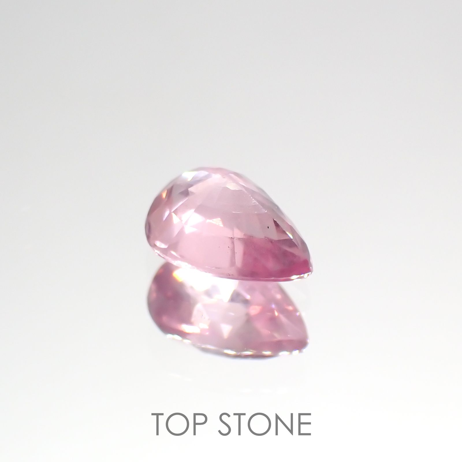 シルキーピンクスピネル(宝石名ピンク・スピネル)タンザニア産 0.61ct 識別済[220114138]6.2x4.3mm前後