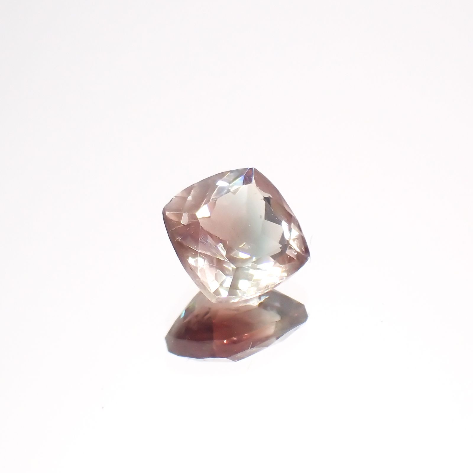 パーティカラーオレゴンサンストーン アメリカ・オレゴン州産 0.94ct[230722846]6.1x6.1mm前後