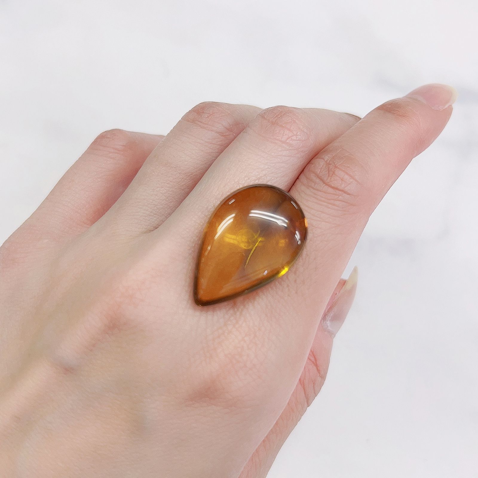 虫入り琥珀 コロンビア産 12.68ct [221018554]27.9x18.5mm前後