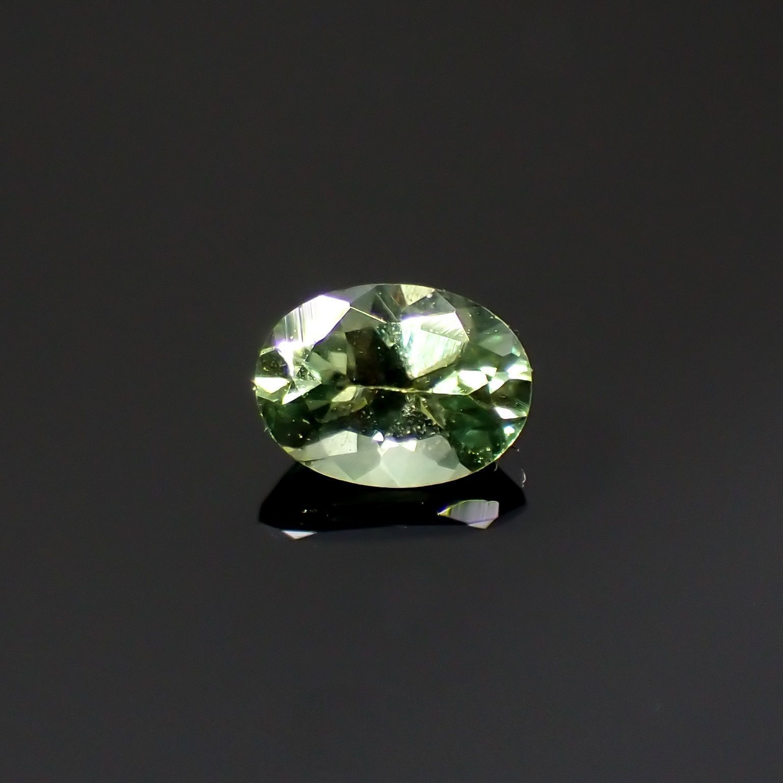 モンタナサファイア(宝石名サファイア)アメリカ・モンタナ州産 0.19ct 識別済[220114640]3.9x2.8mm前後