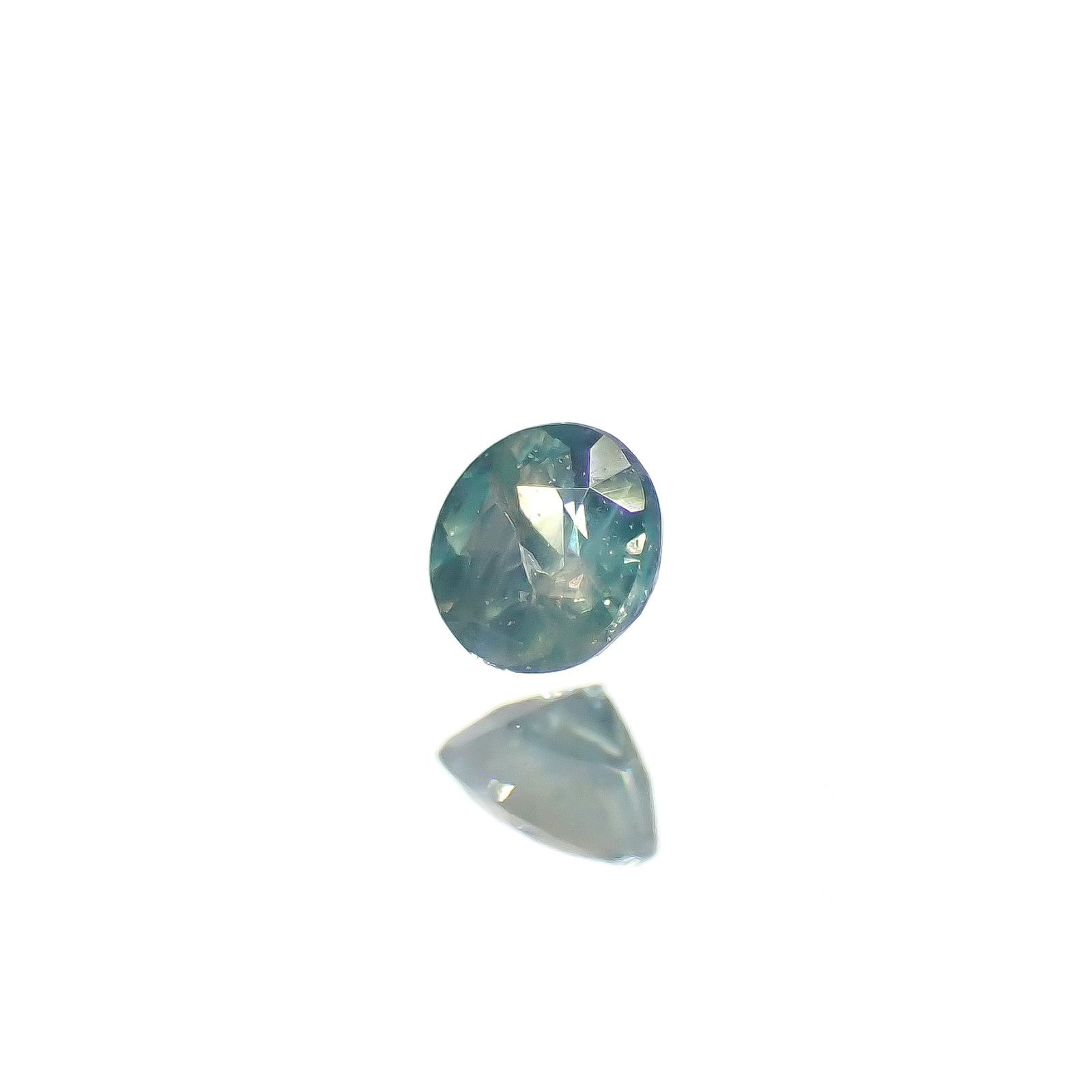 シルキーアレキサンドライト ブラジル産/EmeraldMains社製 0.043ct[240527613]2.1x2.1mm前後