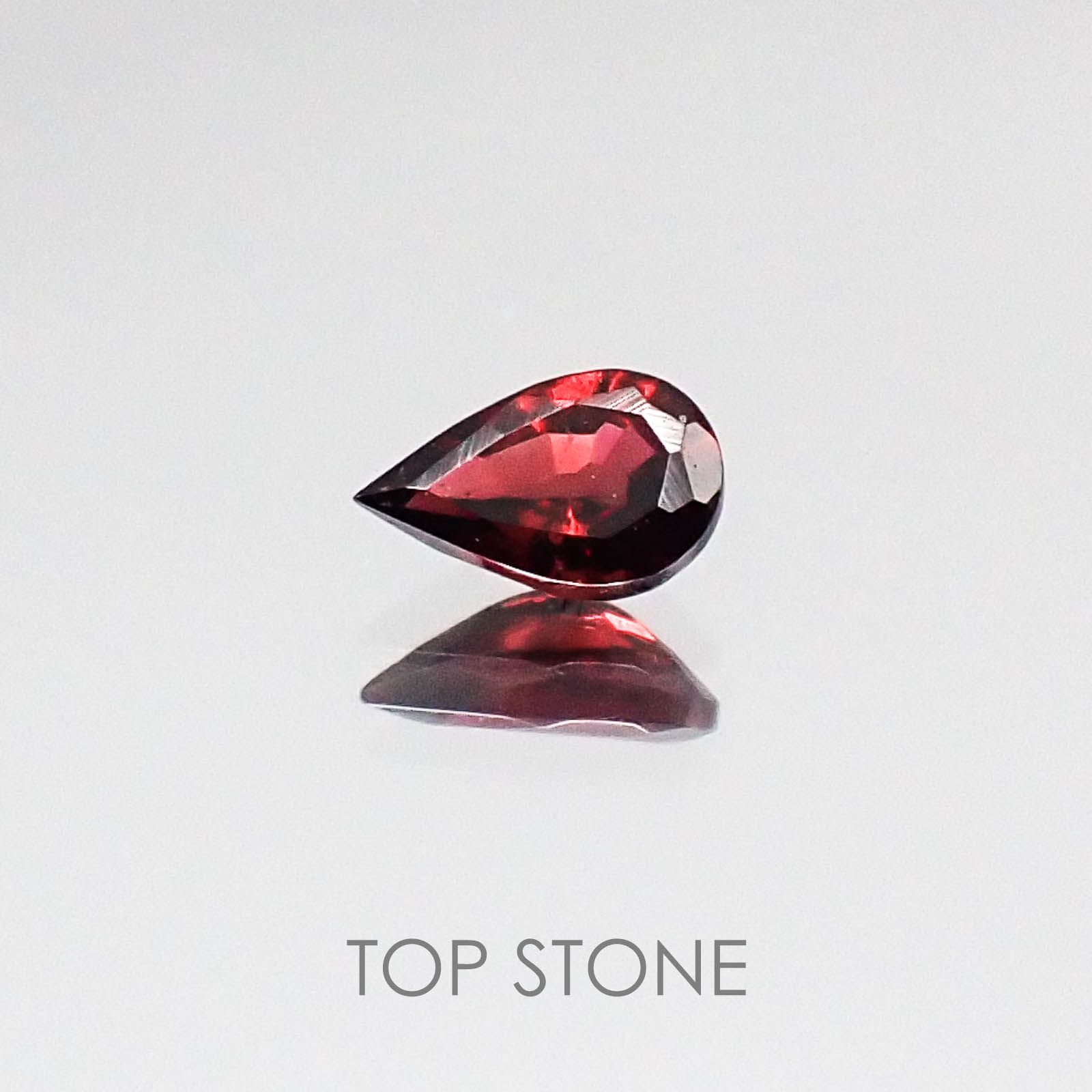 レッドスピネル タンザニア産 ルース 0.24ct[20073929]5.1×3.2mm前後