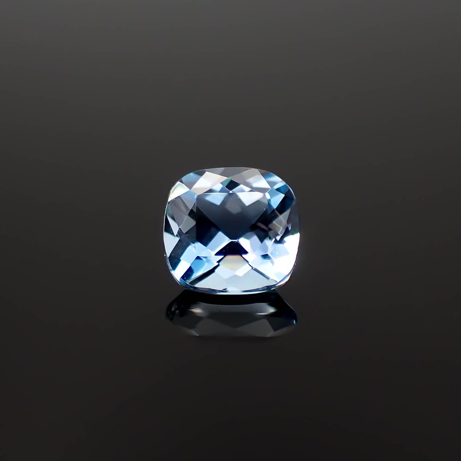 タトゥーアクアマリン ブラジル・ミナスジェライス州タトゥー鉱山産 0.71ct[240929125]5.7x5.4mm前後