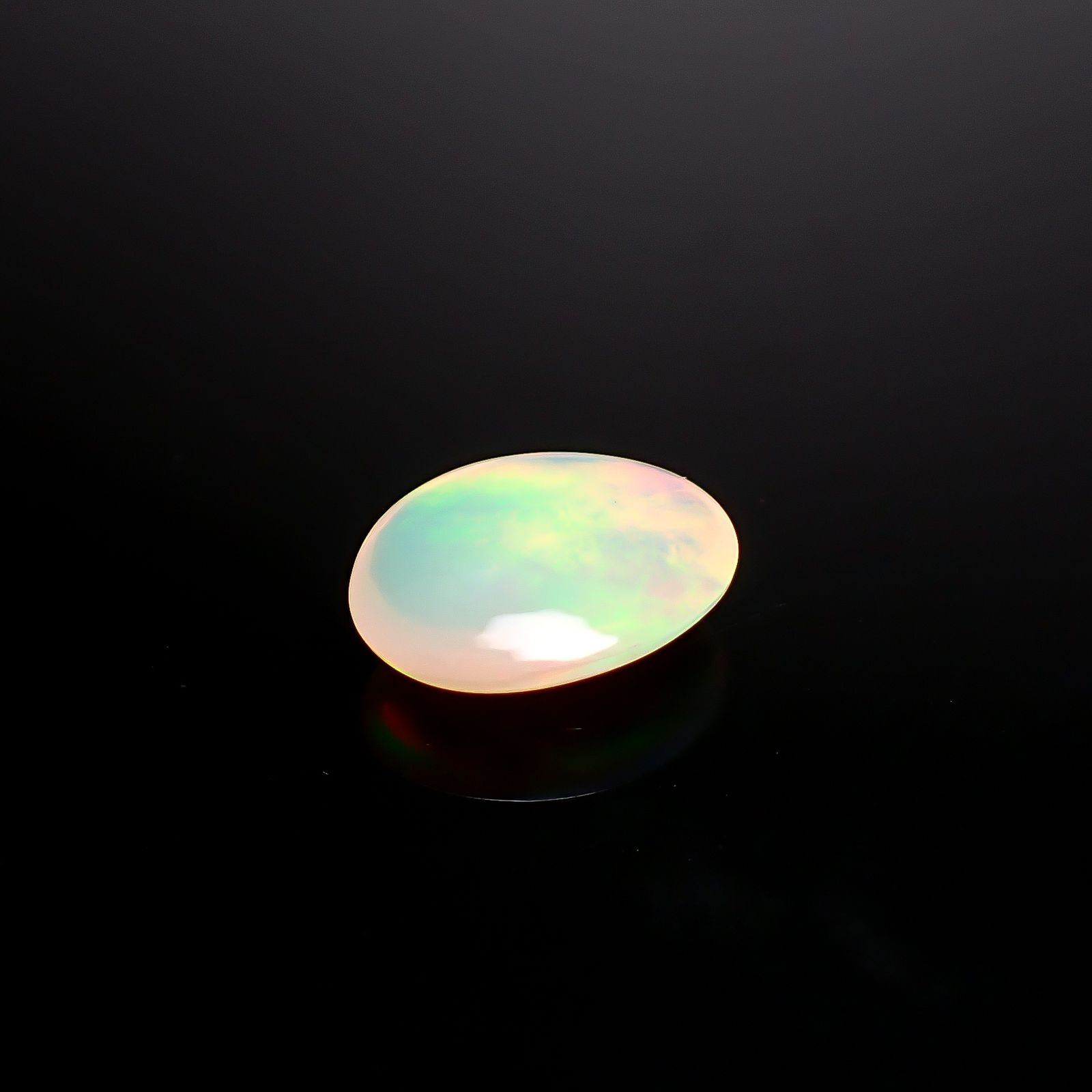 エチオピアオパール(宝石名オパール)エチオピア産 ソ付(彩珠) 4.369ct / 16.2x12.4mm前後 [260722911]