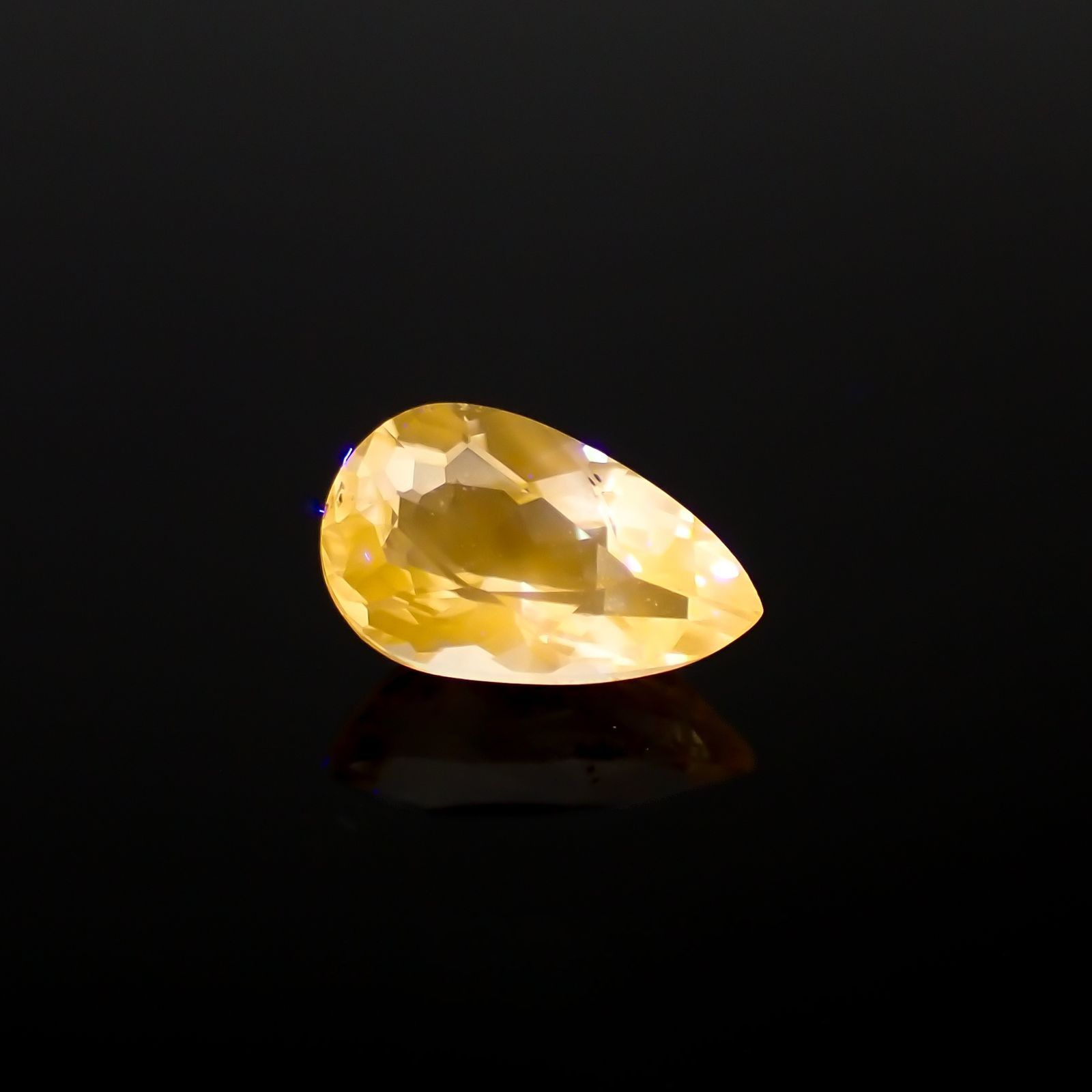 テネブレッセンススキャポライト アフガニスタン産 0.49ct / 7x4.3mm前後 [251218569]