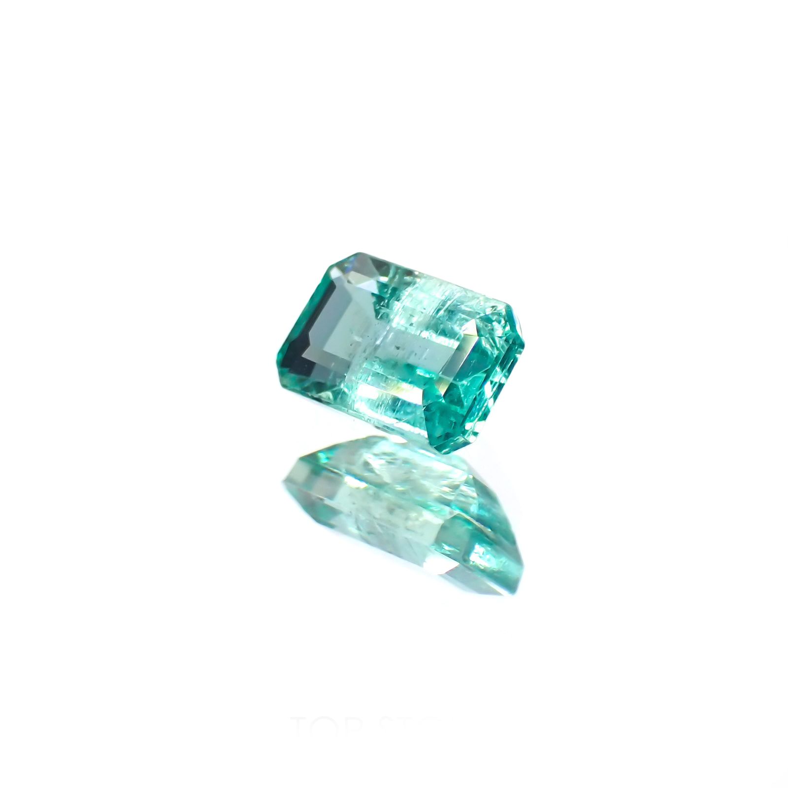 エメラルド(宝石名エメラルド) ザンビア産 識別済 0.57ct / 6x3.9mm前後 [211013002]