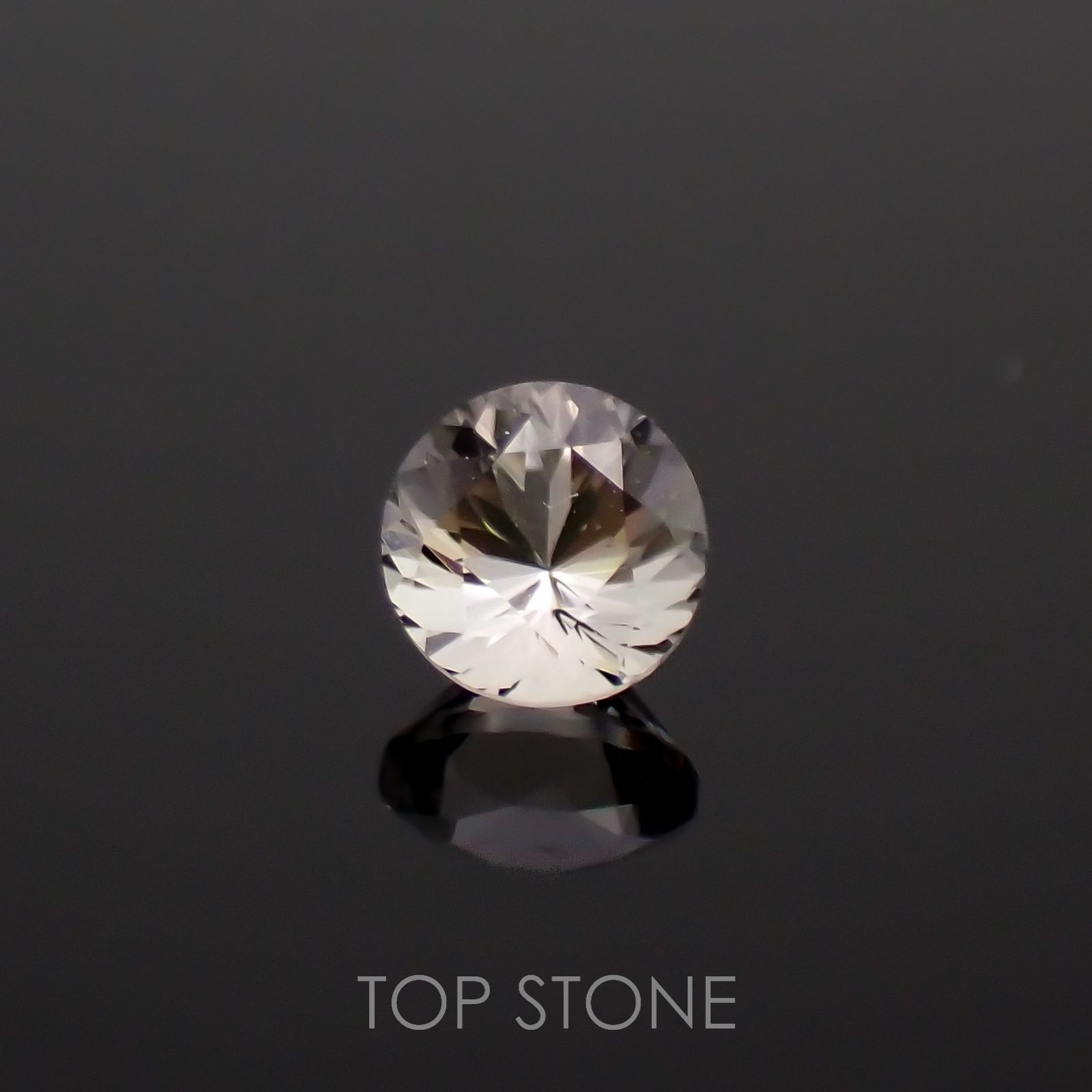 サニディン(宝石名サニディン)ドイツ産 0.21ct 識別済[221018943]3.9x3.8mm前後