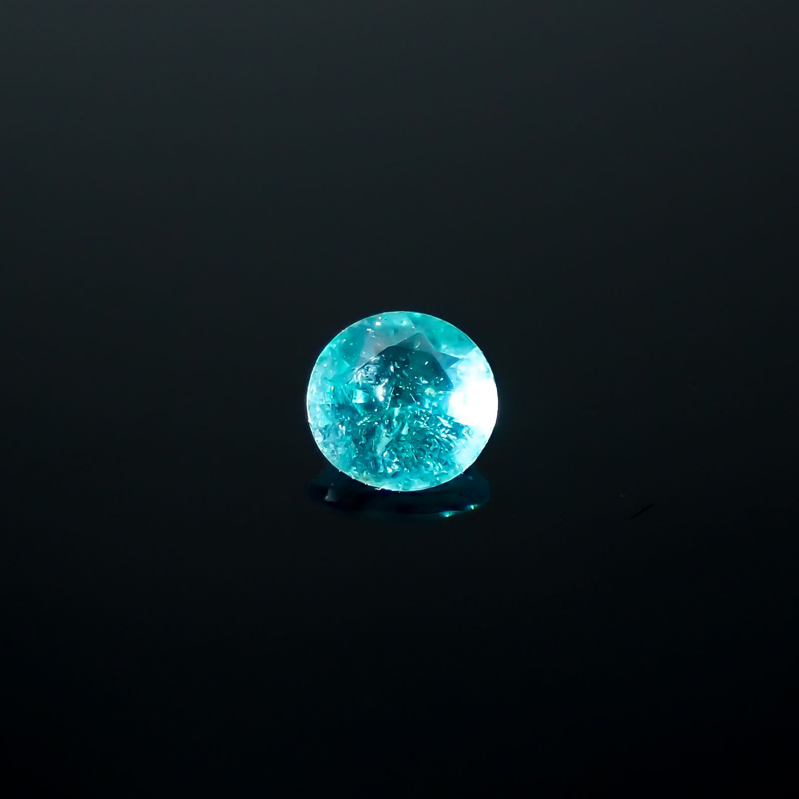パライバトルマリン ブラジル・パライバ州バターリャ鉱山産 0.072ct[240125586]2.8x2.7mm前後