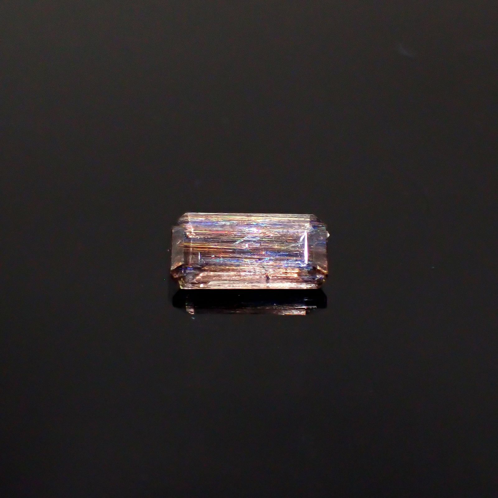レインボースキャポライト ブラジル産 1.25ct / 9.9x4.8mm前後 [250931056]