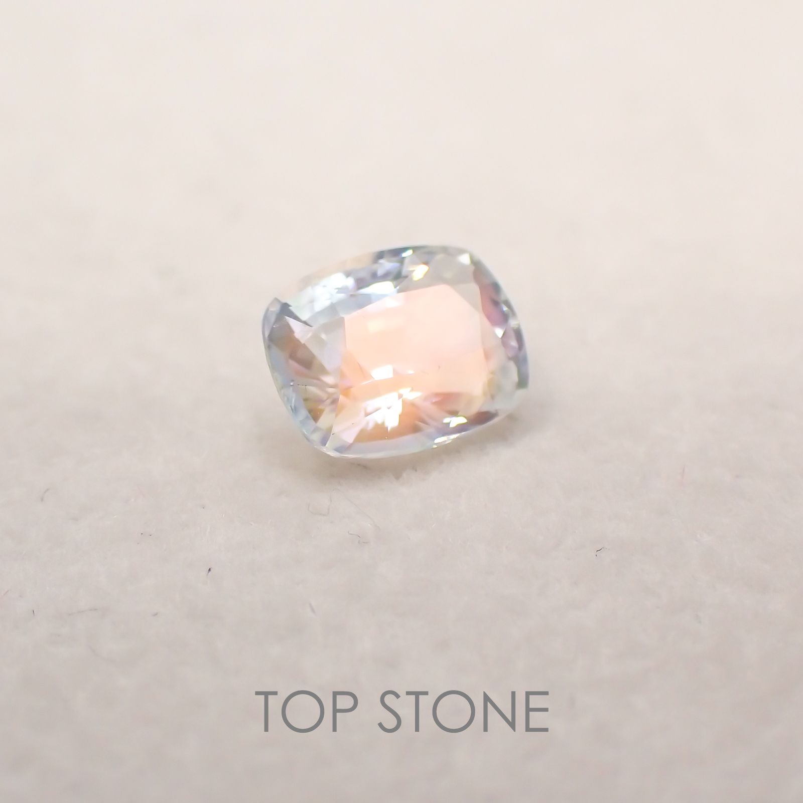 レインボームーンストーン(アンデシンラブラドライト) マダガスカル産 ルース 0.97ct[210410568]7.2×5.6mm前後
