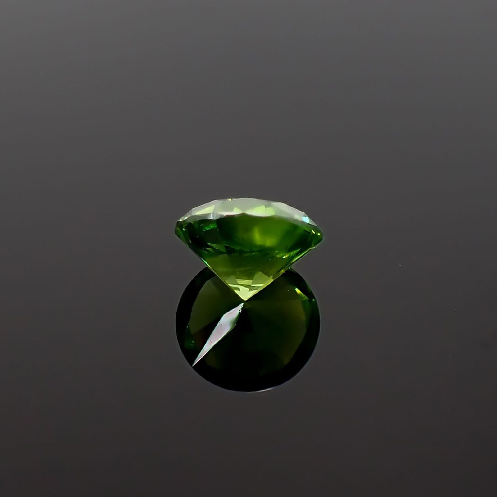 デマントイドガーネット ロシア産 1.08ct / 6.3x6.3mm前後 [260432070]