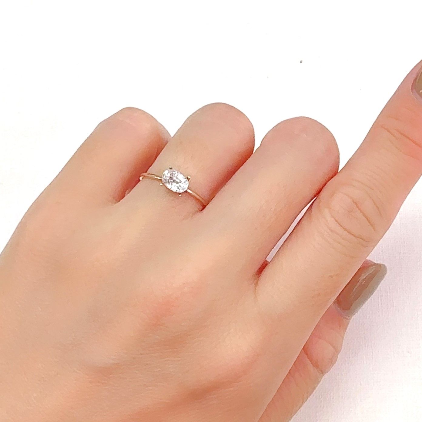 カラーレスジルコン(宝石名ジルコン)スリランカ/カンボジア産 0.94ct 識別済[240928895]6.2x4.2mm前後