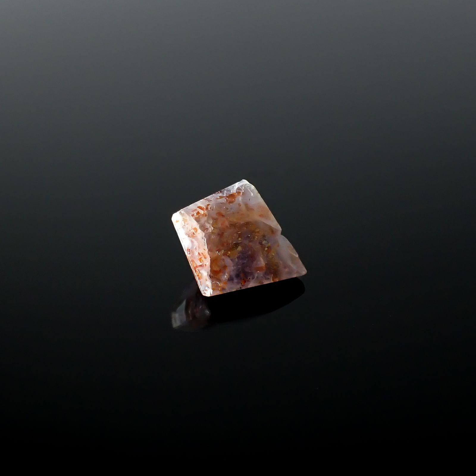 ◇カスタムカット◇ブラッドショットアイオライト インド産 1.35ct[240125389]9.5x7.7mm前後