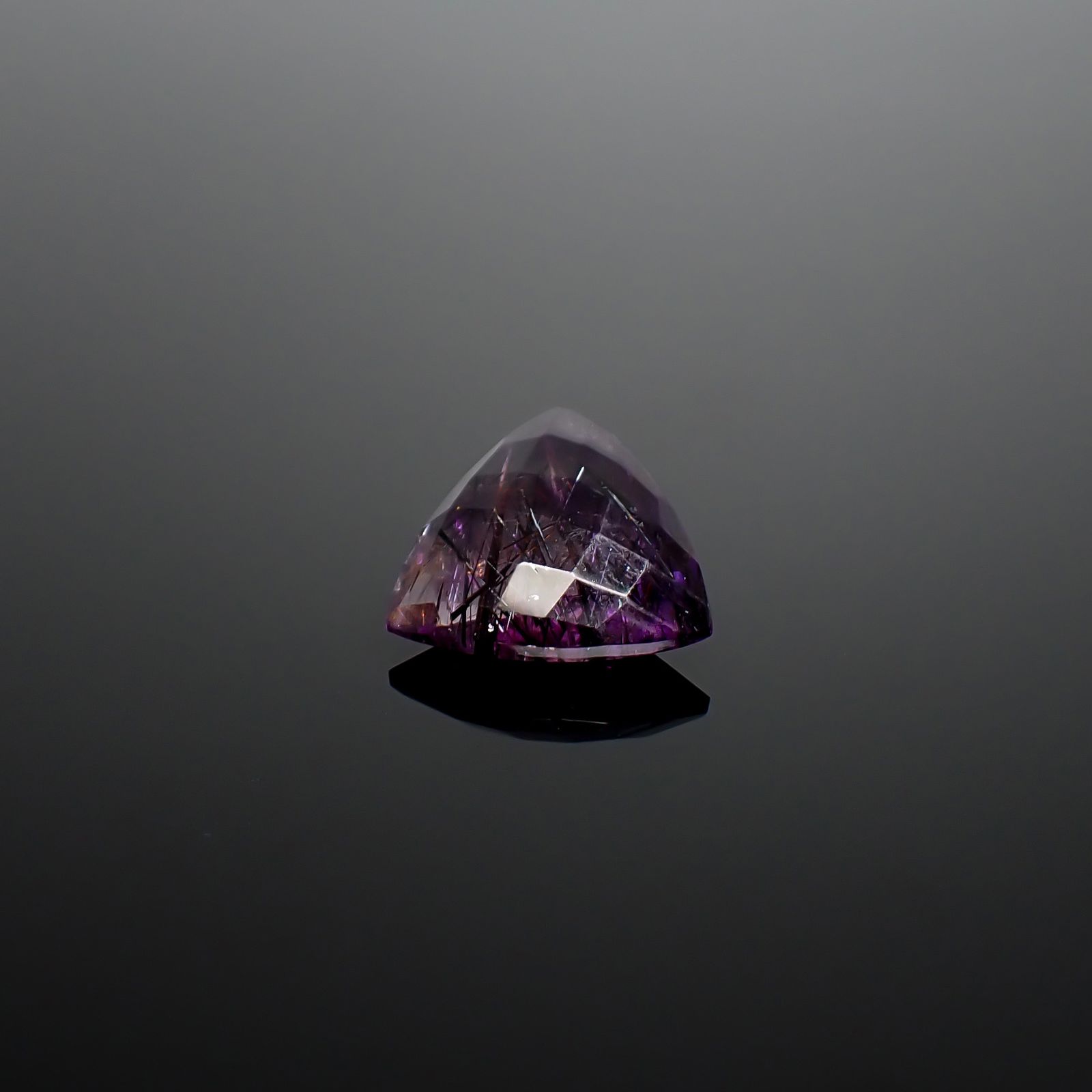 アメジストエレスチャル ブラジル産 8.97ct / 15.9x16.3mm前後 [260933027]