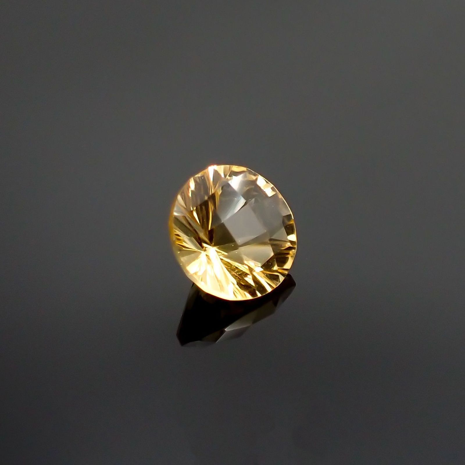 ◇チェッカーコンケーブカット◇シトリン(宝石名シトリン) ブラジル産 識別済 1.16ct / 7×7mm前後 [251013023]