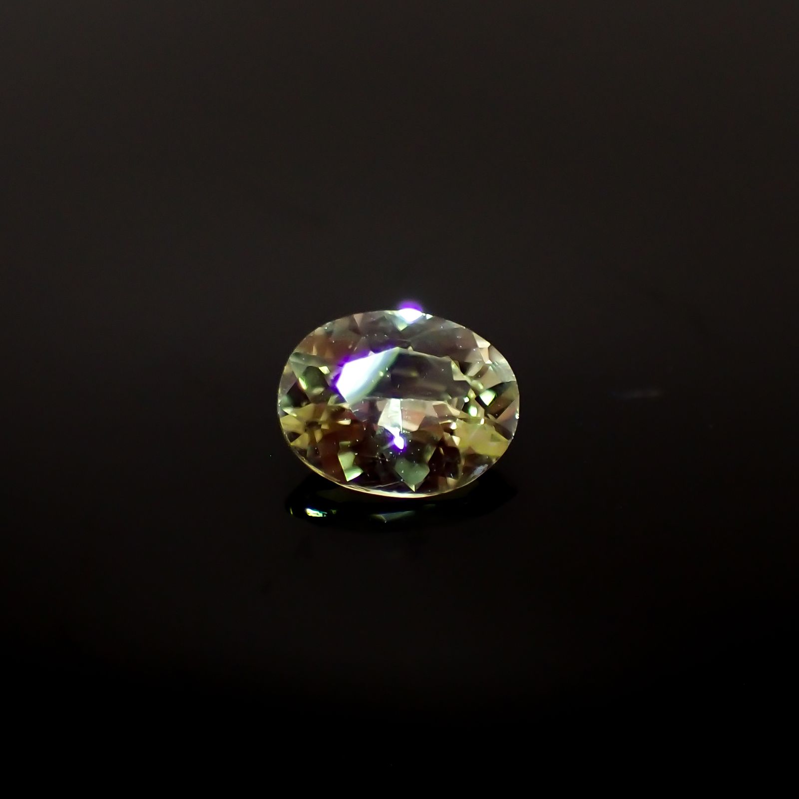 バナジウムクリソベリル(宝石名クリソベリル)マダガスカル産 0.449ct ソ付(日独)[240527634]5.6x4.51mm前後