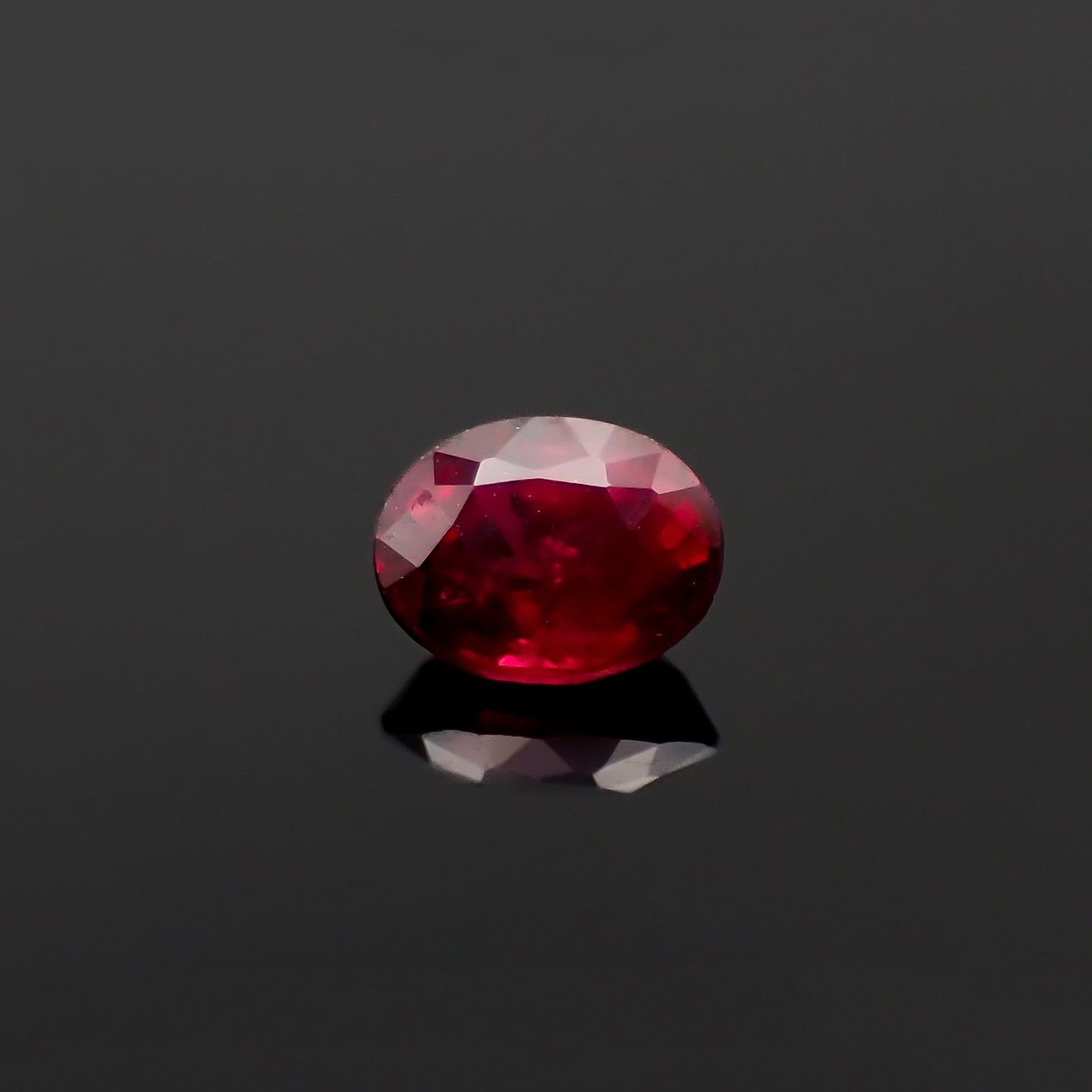ルビー 非加熱 マダガスカル産 0.23ct / 3.9x3mm前後 [230622341]