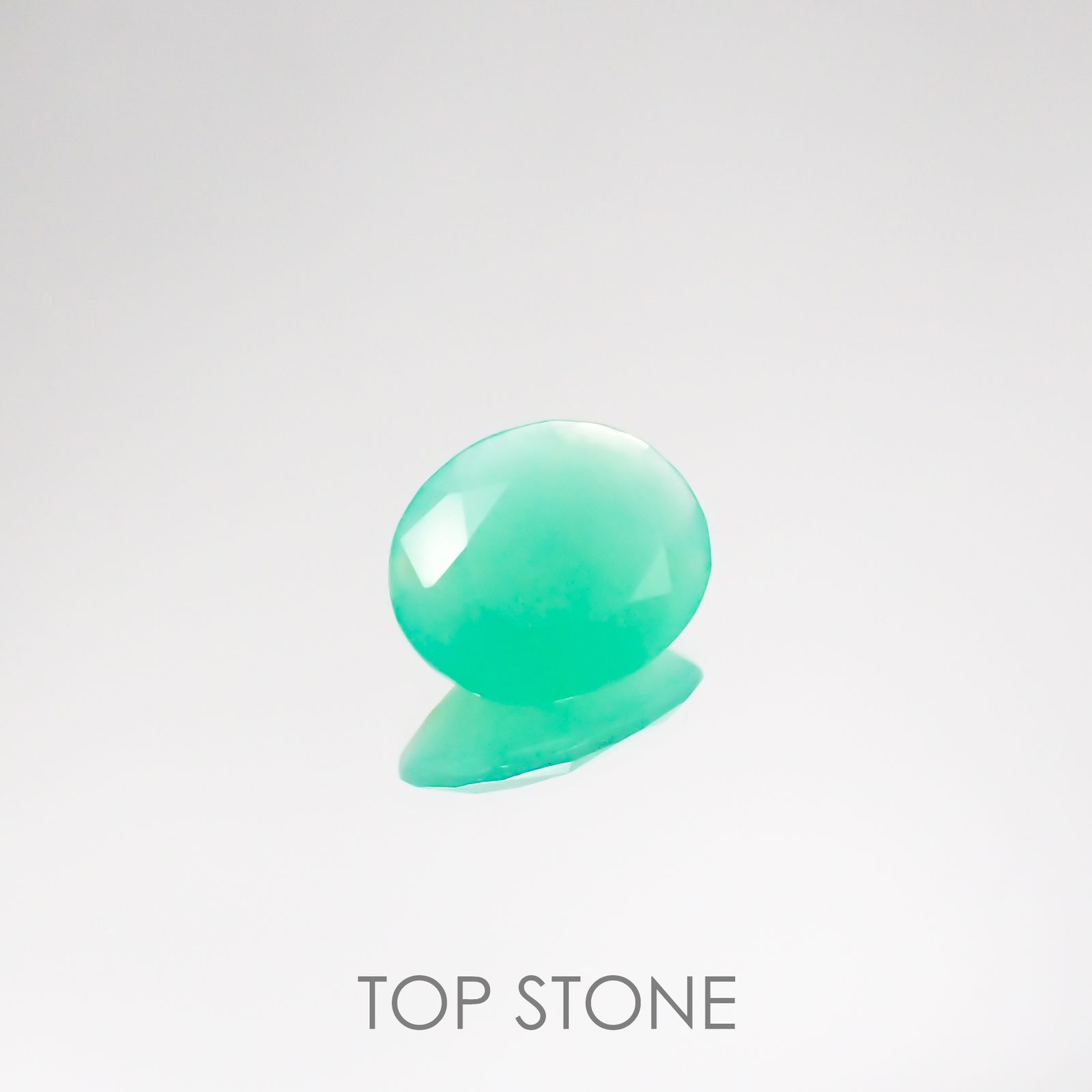 グリーンオパール(宝石名コモンオパール) 南アフリカ産 0.94ct 識別済[210611390]8.9×7.1mm前後