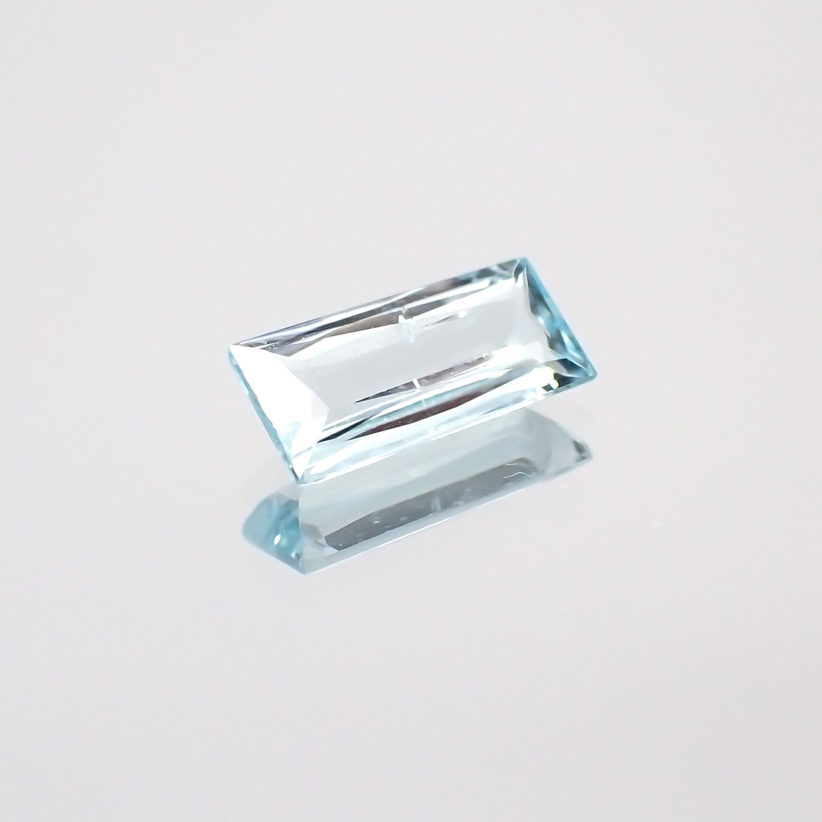 パライバトルマリン(宝石名トルマリン/別名パライバ・トルマリン) モザンビーク産 0.53ct 識別済[20127741]7.6×3.6mm前後