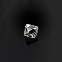 ソーヤブルダイヤモンド 原石(トライゴンあり・薄/Trigon) ロシア産 0.085ct [230923467]2.7x2.7mm前後