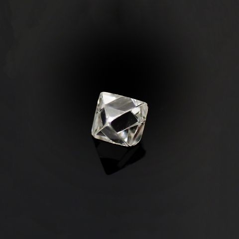 ソーヤブルダイヤモンド 原石(トライゴンあり・薄/Trigon) ロシア産 0.085ct [230923467]2.7x2.7mm前後