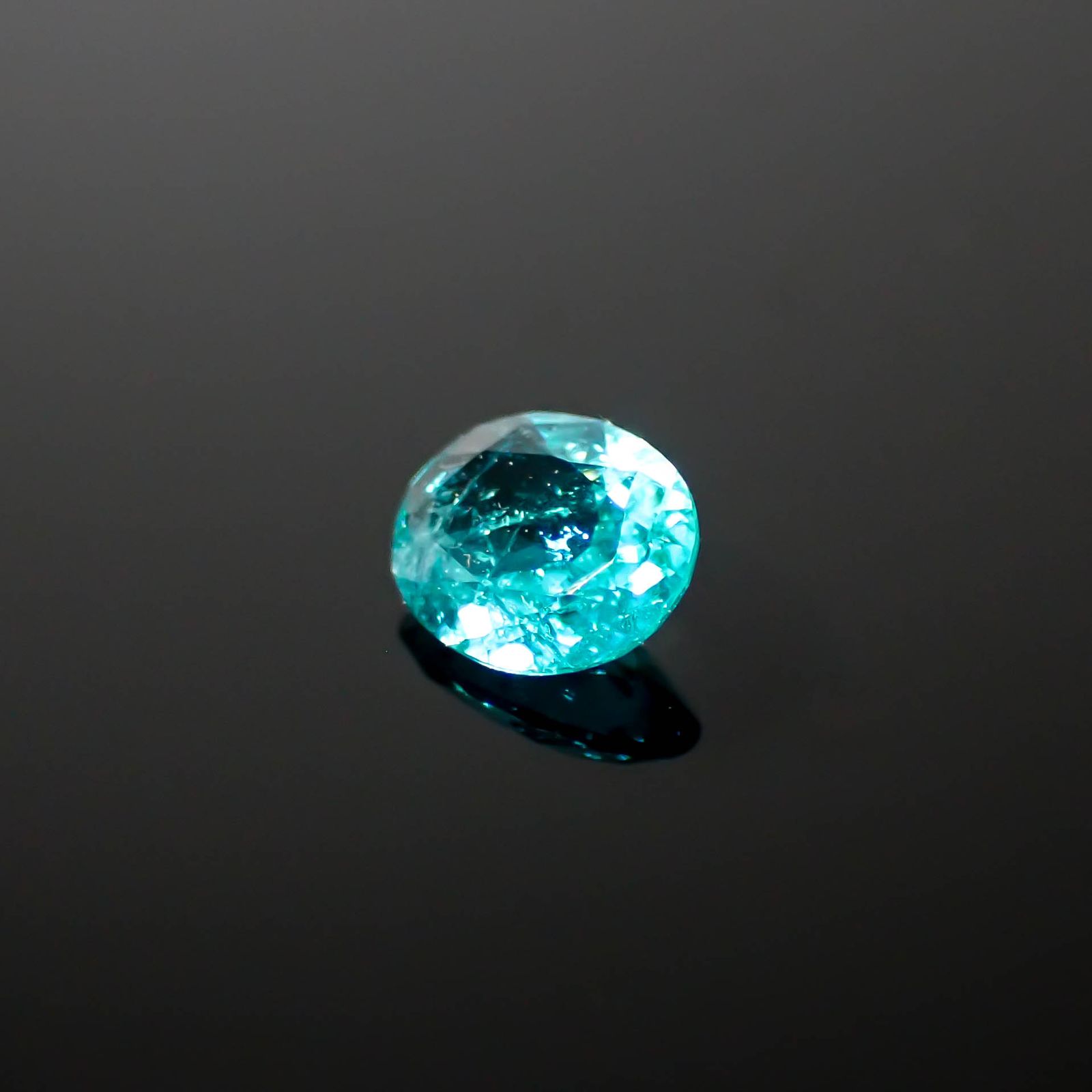 パライバトルマリン ブラジル・パライバ州バターリャ鉱山産 0.25ct [250730735]4.9x4mm前後