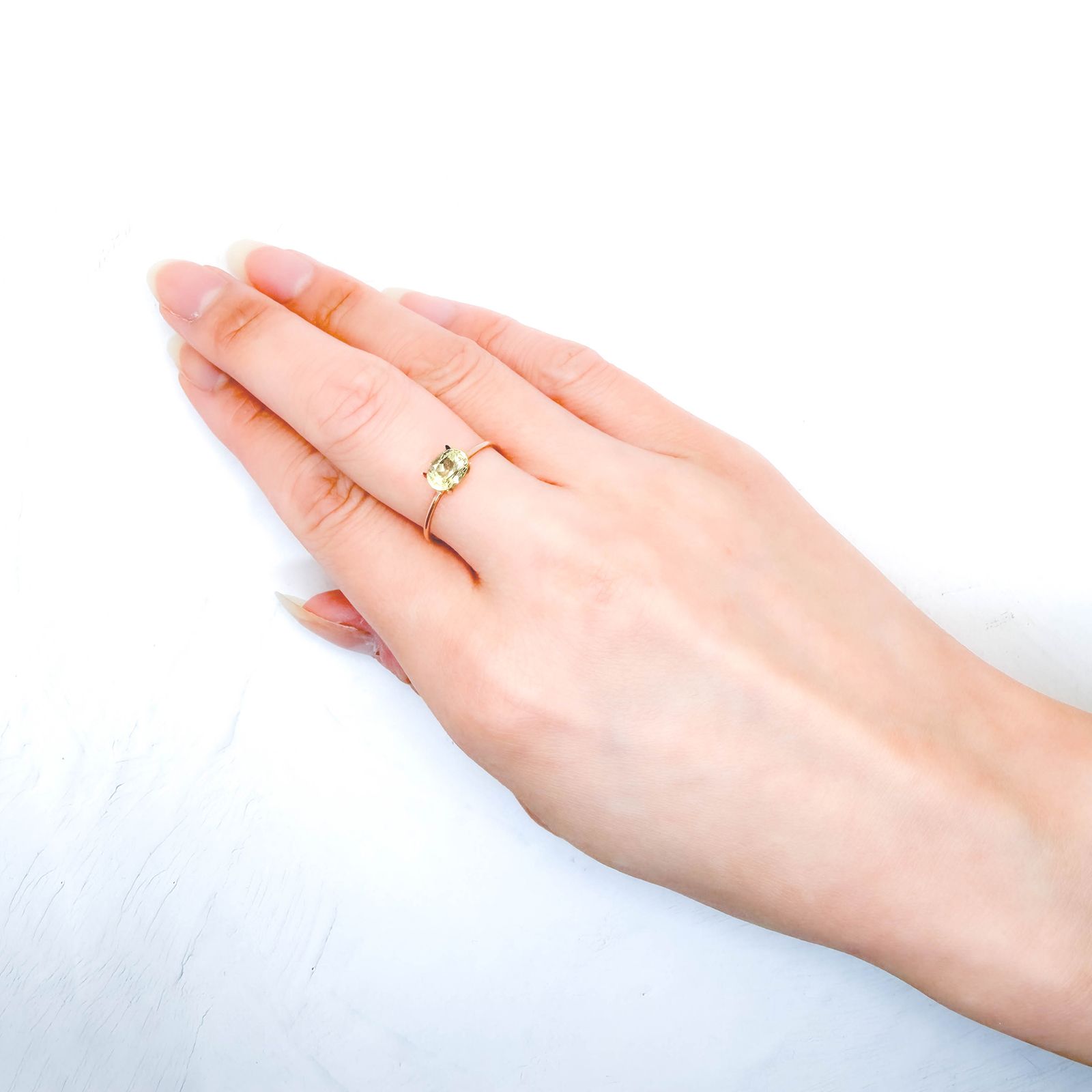 イエローアパタイト メキシコ産 1.03ct / 6.8x5.1mm前後 [260632465]