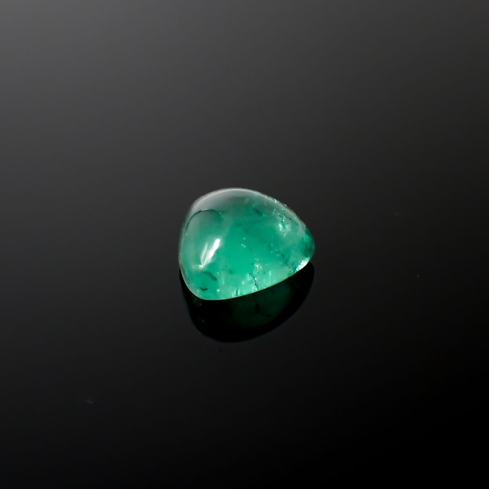 フローライト フルオレッセンス イギリス・ロジャリー鉱山産 5.60ct[240527715]10.7x10.6mm前後