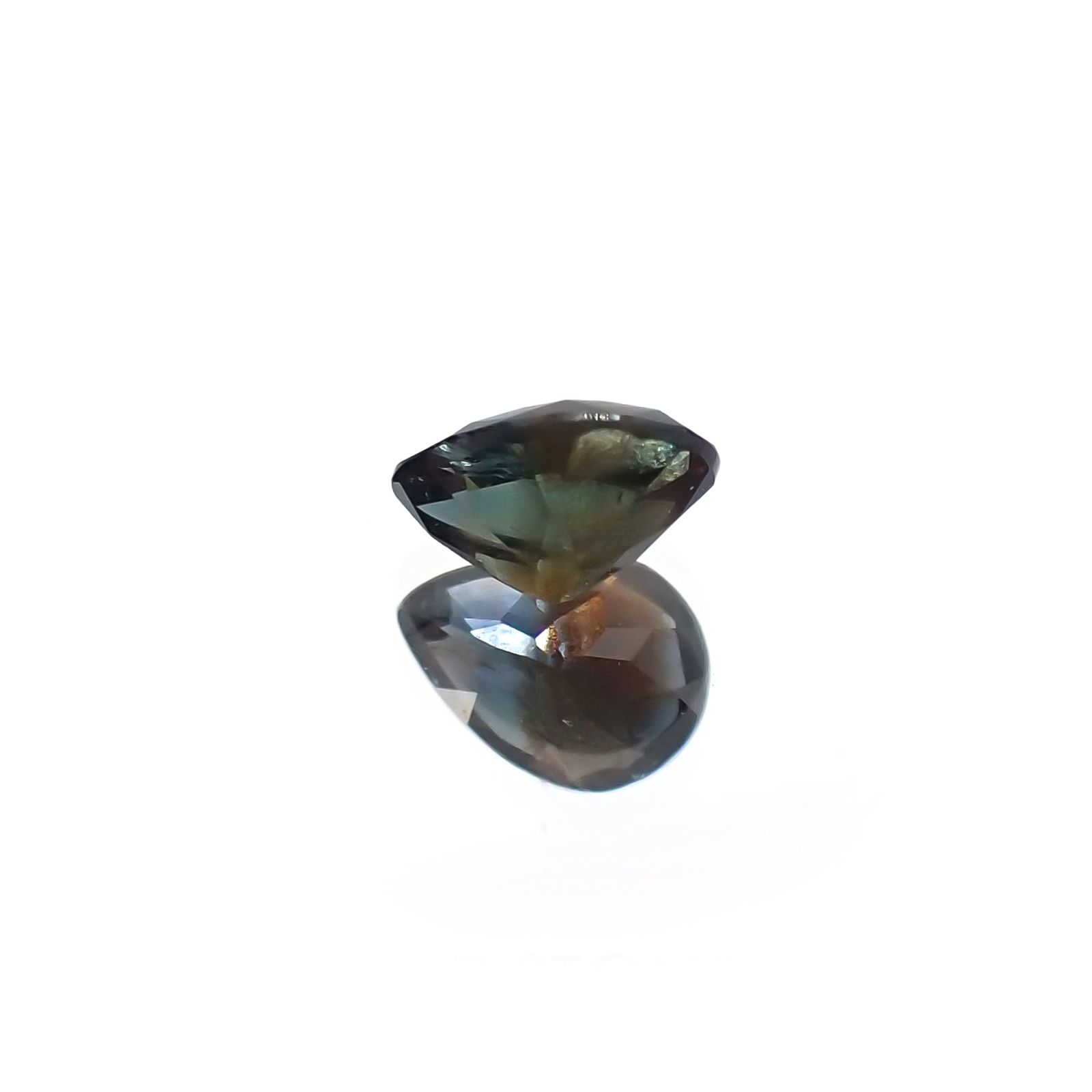 ゴールドシーンサファイア 非加熱(宝石名シーン・サファイア) ケニア産 識別済 0.46ct / 5.4x3.9mm前後 [260812068]