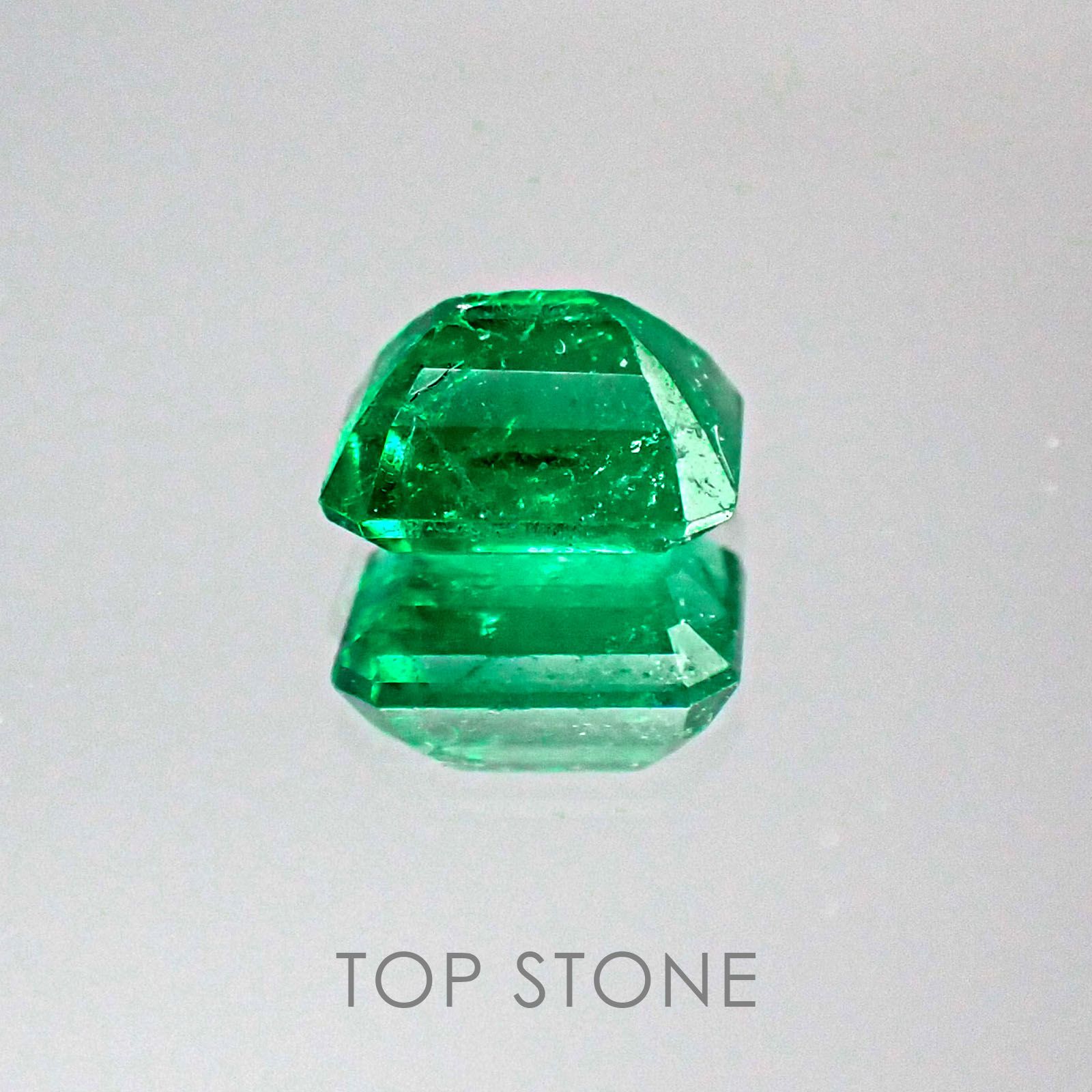 エメラルド コロンビア産 ルース 0.65ct[20062737]5.6×4.9mm前後