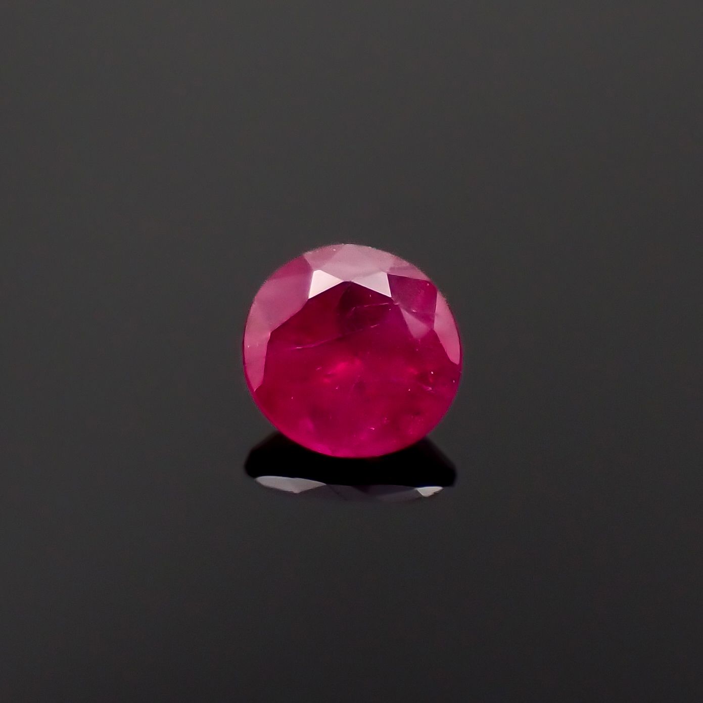 ルビー タイ/ミャンマー産 0.11ct[230321294]3x2.8mm前後