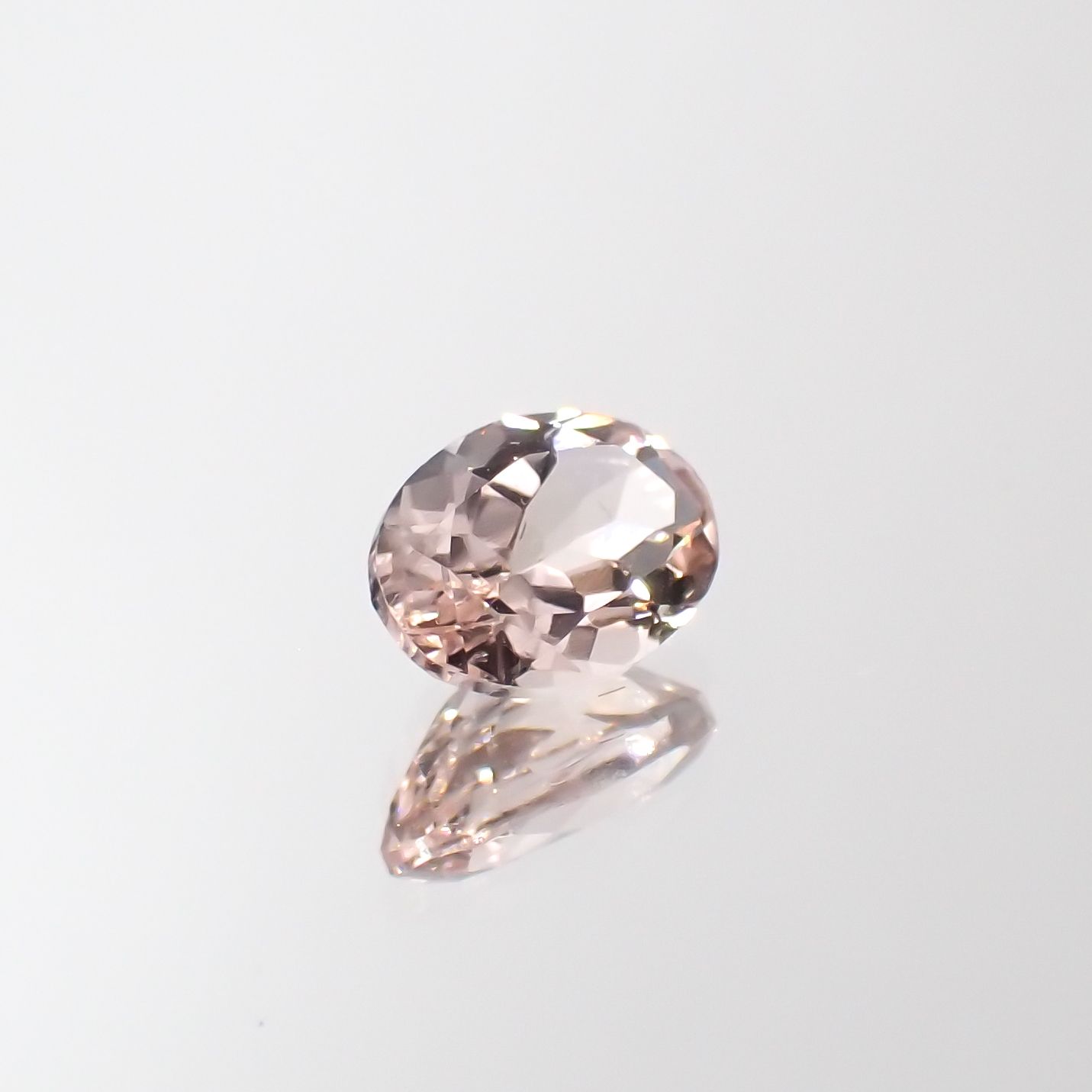 モルガナイト(宝石名モルガナイト)ナイジェリア産 0.68ct 識別済[230321163]7x4.9mm前後
