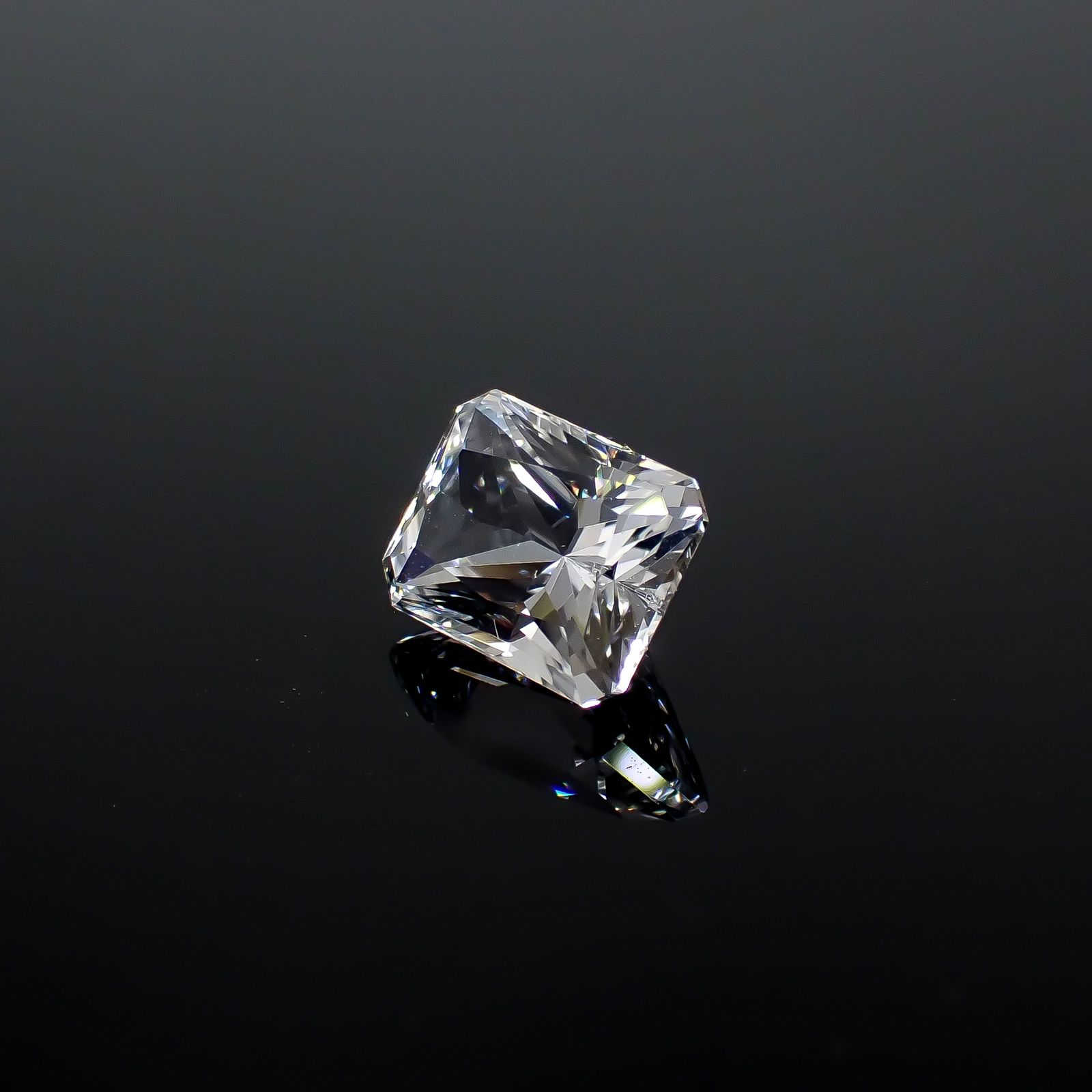フェナカイト ロシア産 2.29ct [250830968]8.8x6.7mm前後