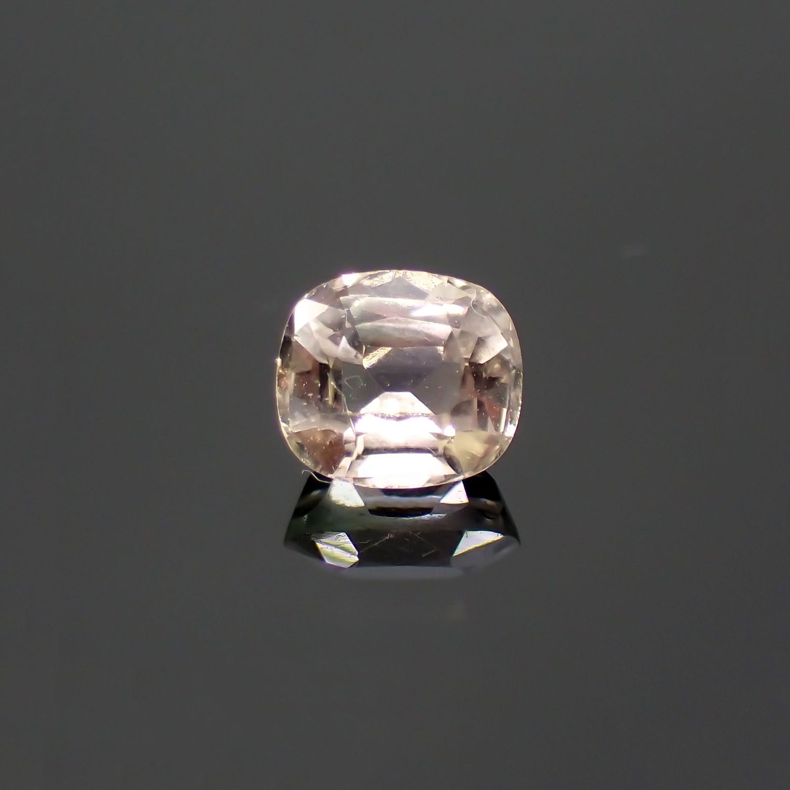 ピンクトルマリン アフガニスタン産 0.82ct[220114262]5.7x5.2mm前後
