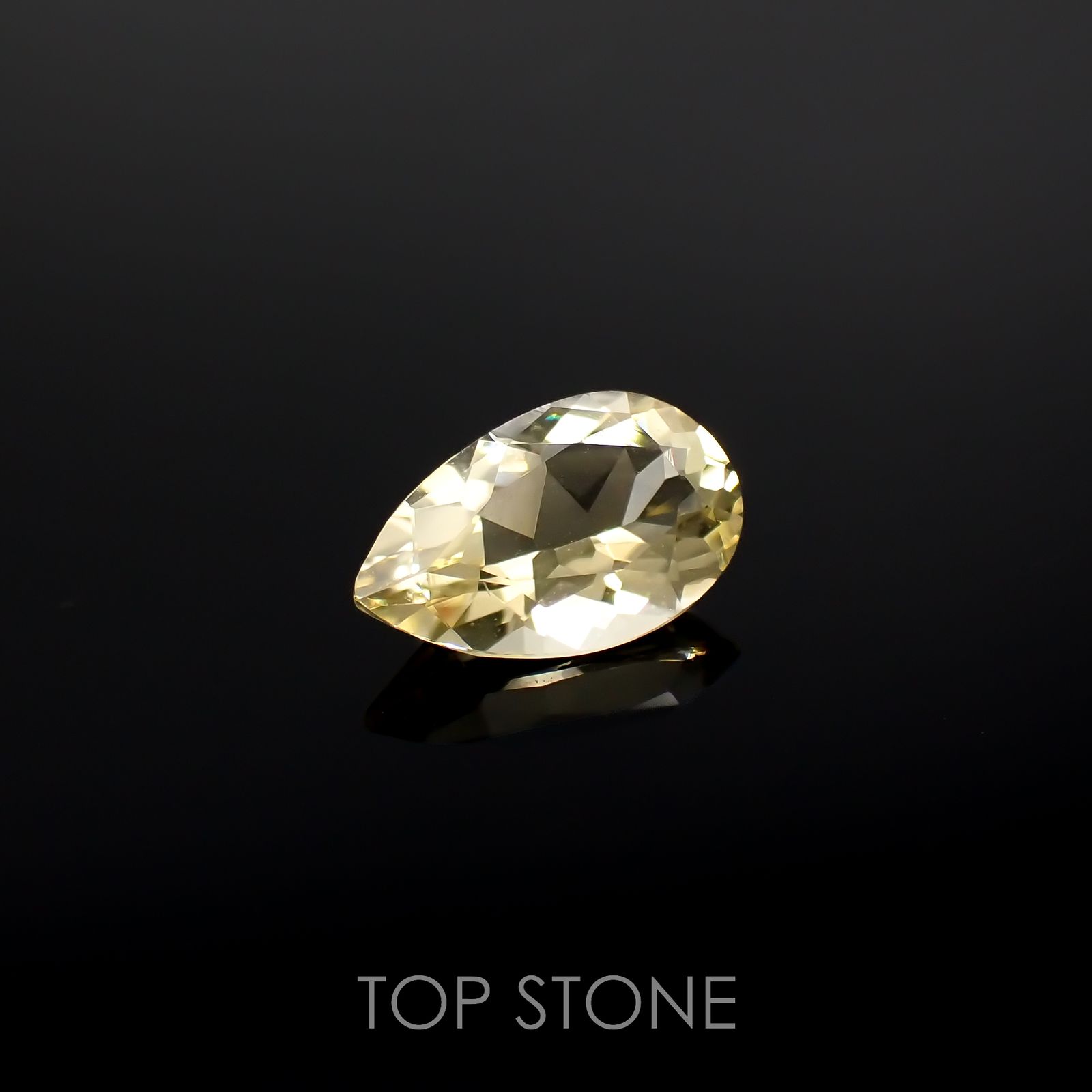 イエロースキャポライト(宝石名イエロー・スキャポライト)タンザニア産 0.65ct 識別済[220918028]8x4.9mm前後