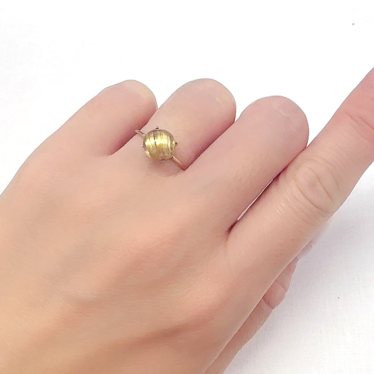 ルチルクオーツキャッツアイ ブラジル産 2.60ct[240427340]7.8x7.8mm前後