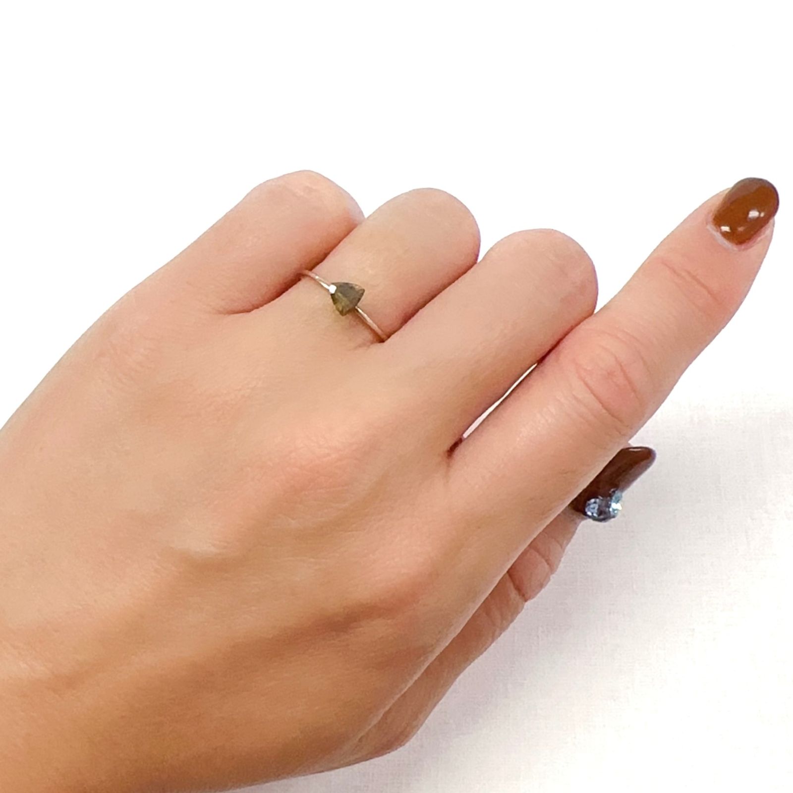 ゴールドシーンサファイア 非加熱(宝石名シーン・サファイア)ケニア産 0.57ct 識別済[231023910]5.1x5mm前後