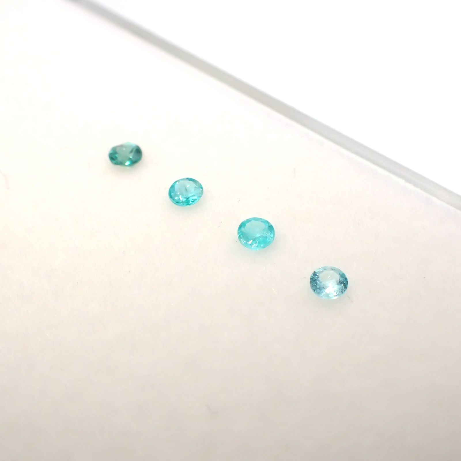 パライバトルマリン カラーグラデーション4pcsセット ブラジル産 0.14ct(4pcs合計)[230220490]2.1x2.1mm前後