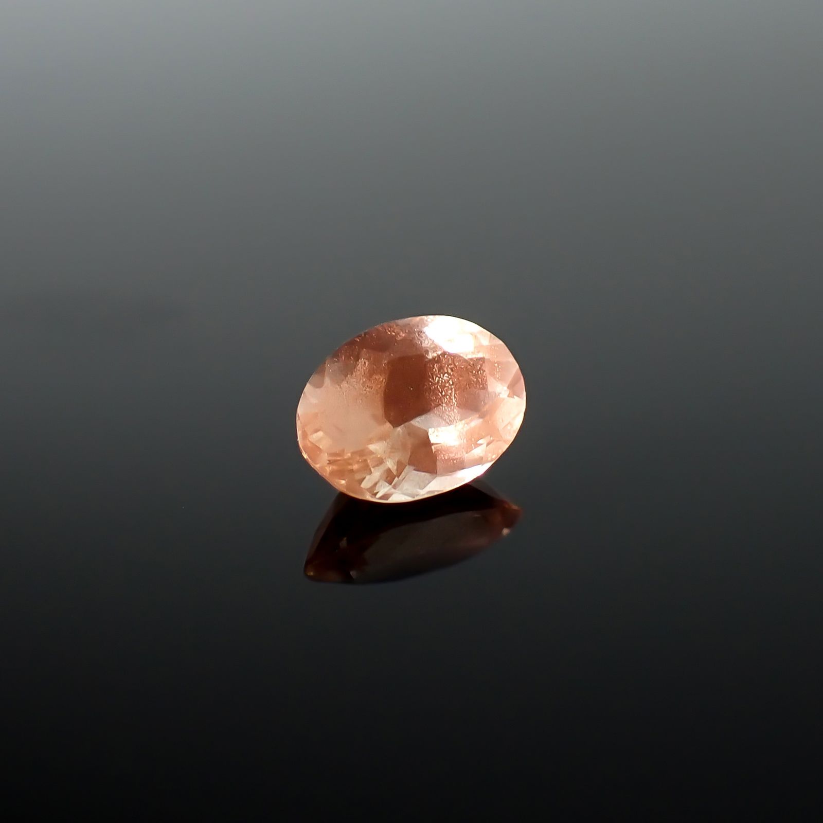 オレゴンサンストーン アメリカ・オレゴン州産 0.70ct / 7.1x5.1mm前後 [260732641]