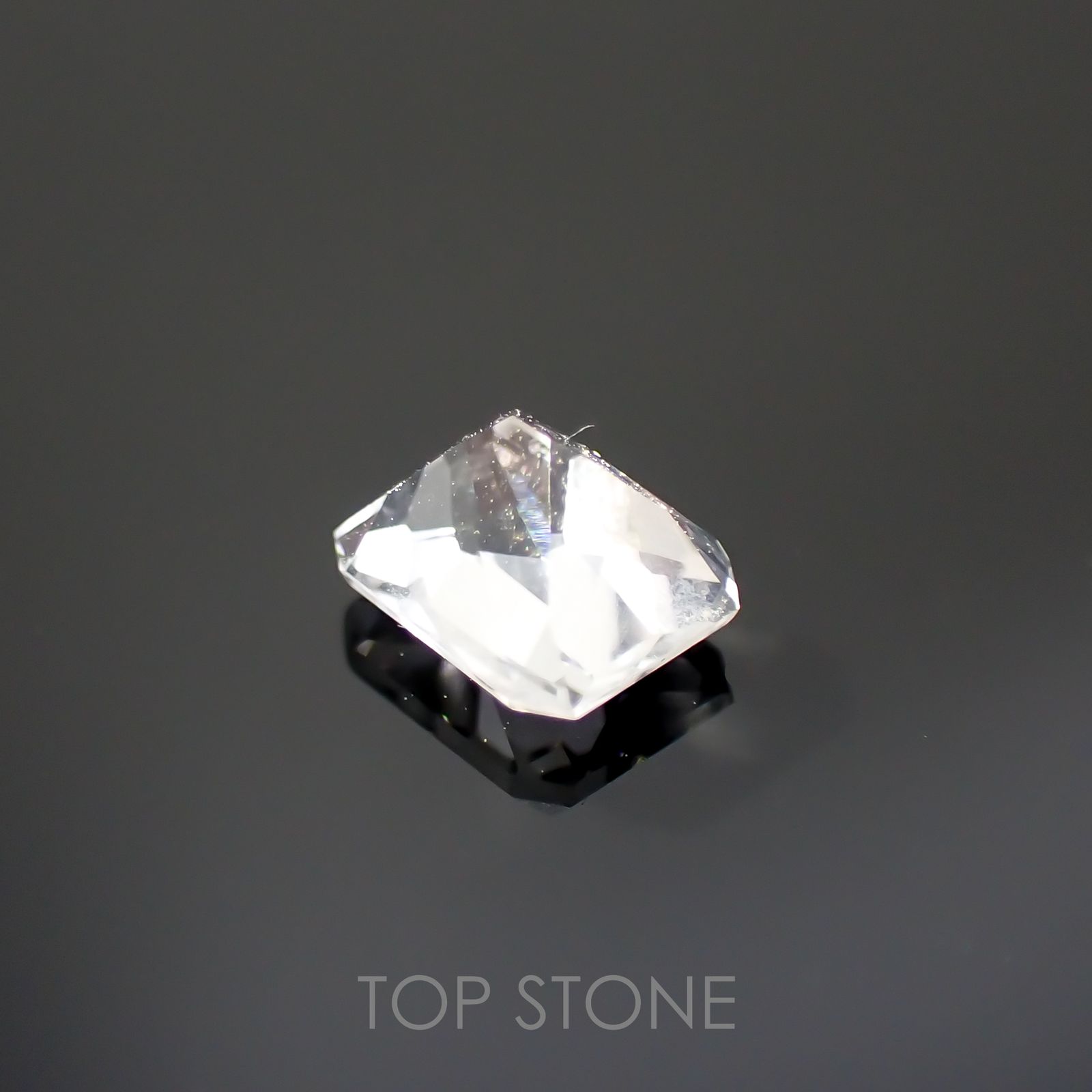 フェナカイト(宝石名フェナカイト)ブラジル産 0.48ct 識別済[220115164]5x4.1mm前後