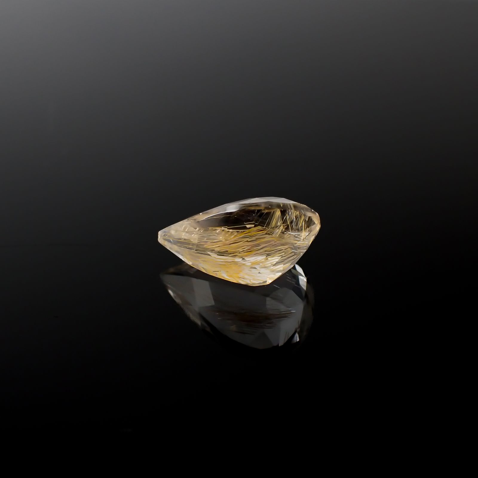 ニードルイントパーズ(チューブイントパーズ) ブラジル・ミナスジェライス州産 14.97ct[240225888]18.9x13.2mm前後