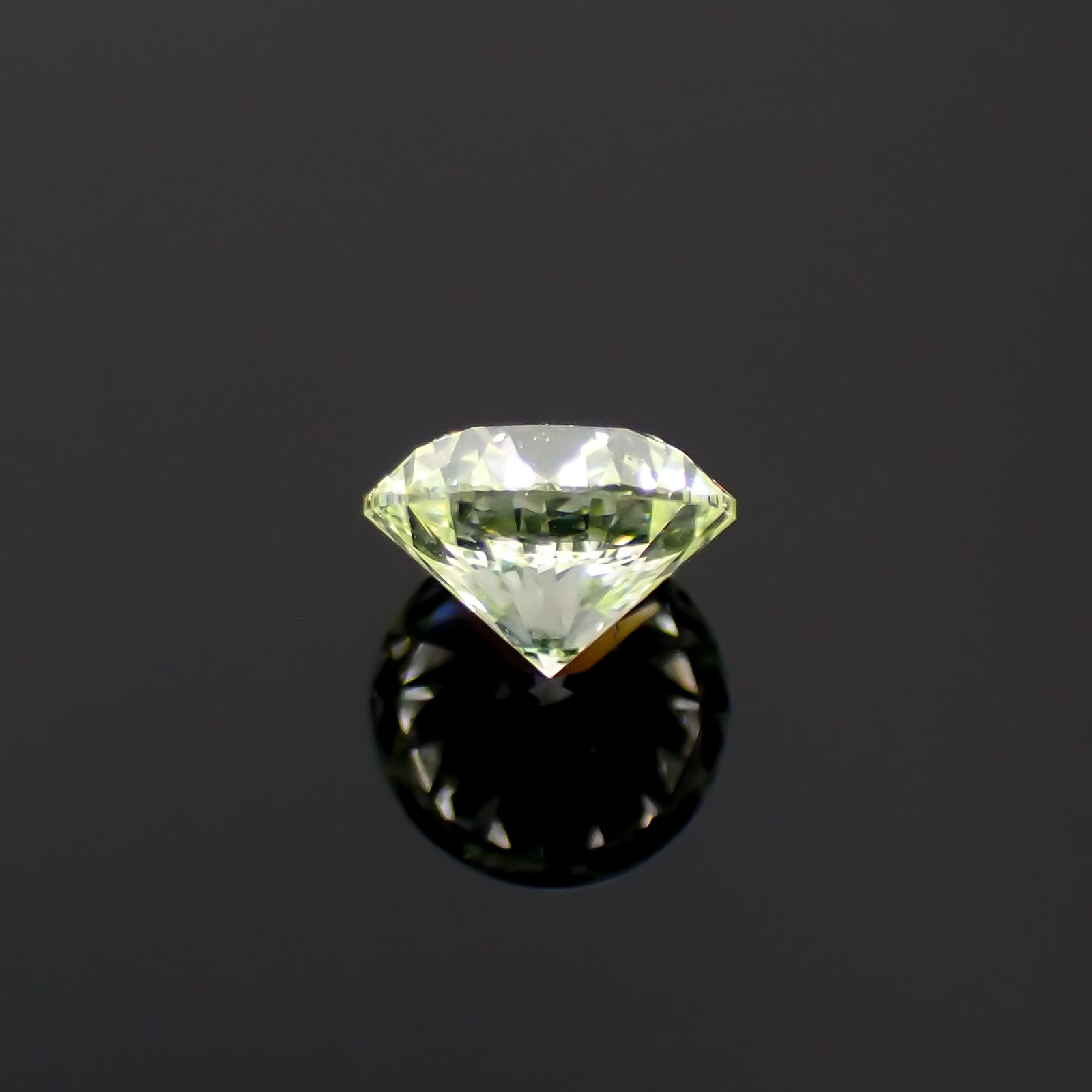 グリーンダイヤモンド 無処理 VS-1(VERY LIGHT YELLOW GREEN) 0.402ct 