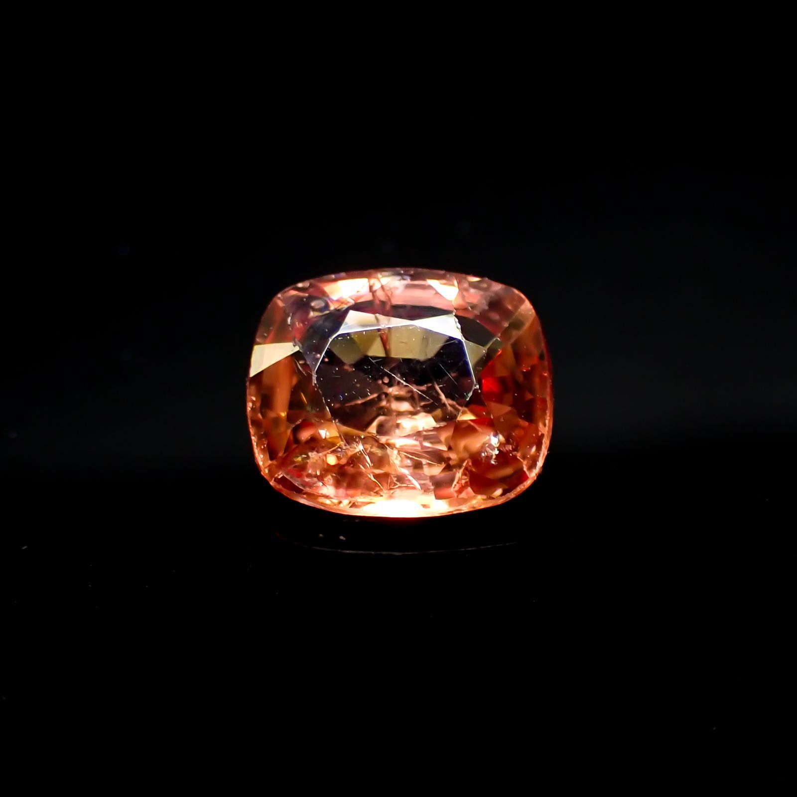 オレンジスピネル(宝石名スピネル)ビルマ/マダガスカル産 0.90ct 識別済[220817515]6.6x5.5mm前後