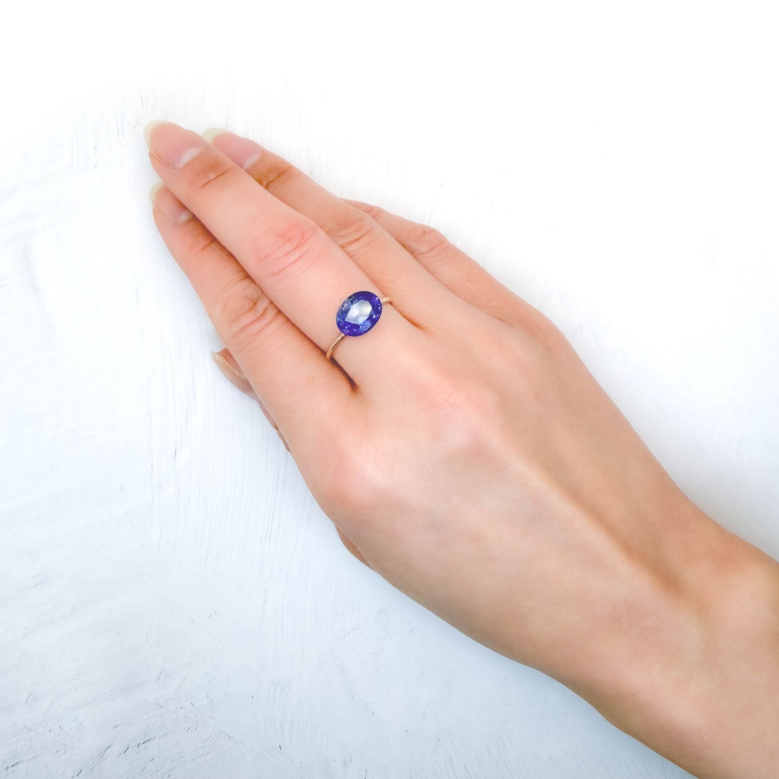 コーンフラワーブルーサファイア(宝石名サファイア/コーンフラワーブルー)スリランカ産 LOTUS鑑付 4.29ct / 10.02x7.7mm前後 [260131599]