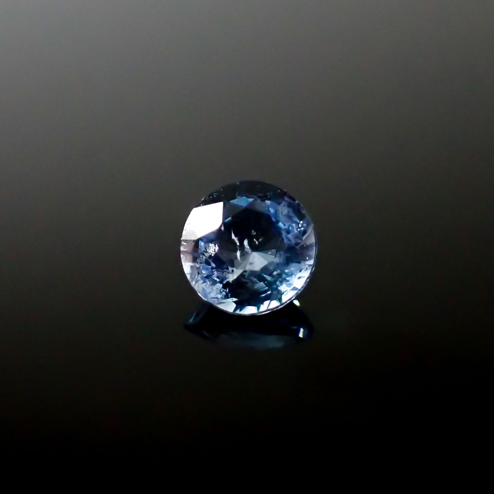 テネブレッセンススキャポライト アフガニスタン産 0.20ct / 4x4mm前後 [260532255]