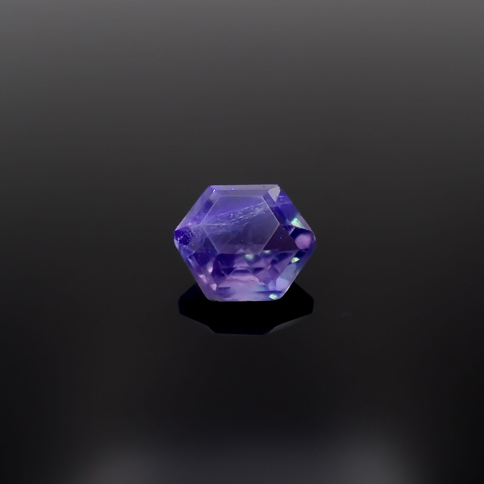 ◇ヘキサゴンカット◇パーティカラーフローライト フルオレッセンス 中国産 2.39ct[240628187]8.1x8mm前後