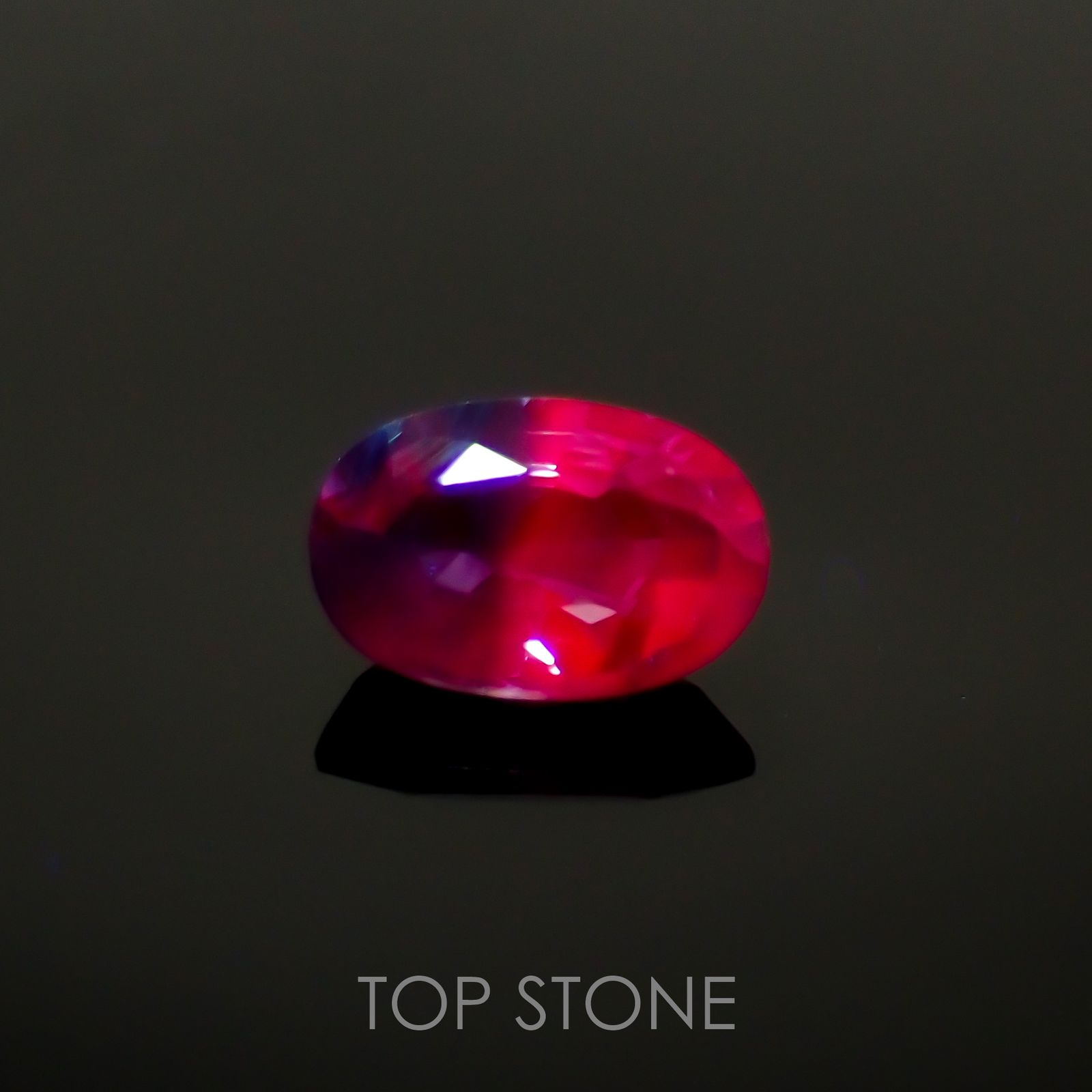 バイカラーサファイア(宝石名バイカラー・サファイア)タンザニア産 0.56ct 識別済[220113891]6x3.9mm前後