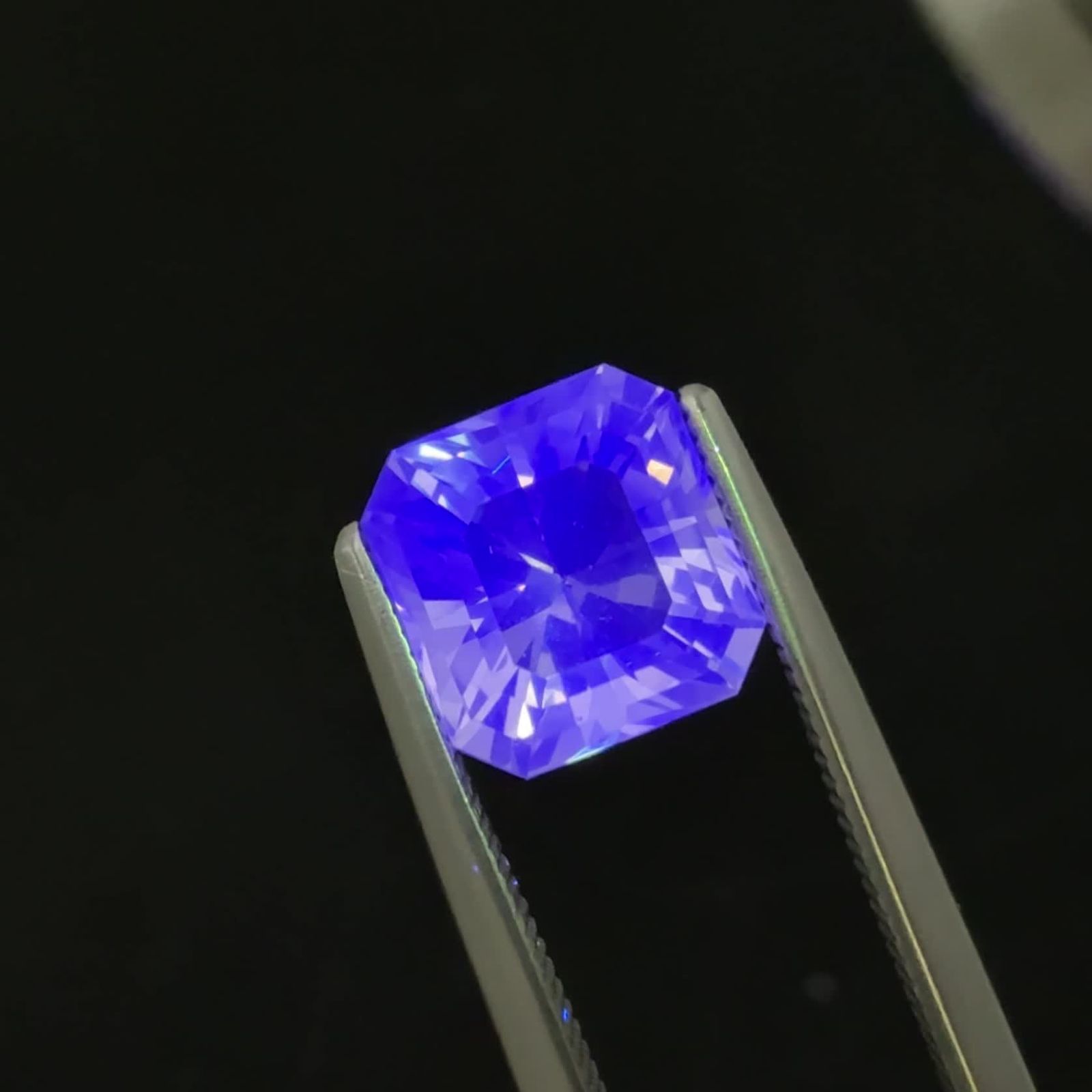 カラーレスフローライト フルオレッセンス イギリス産 2.73ct / 7.8x7