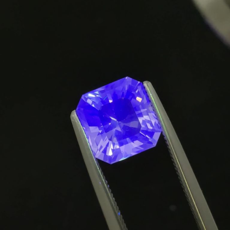 カラーレスフローライト フルオレッセンス イギリス産 2.73ct / 7.8x7 