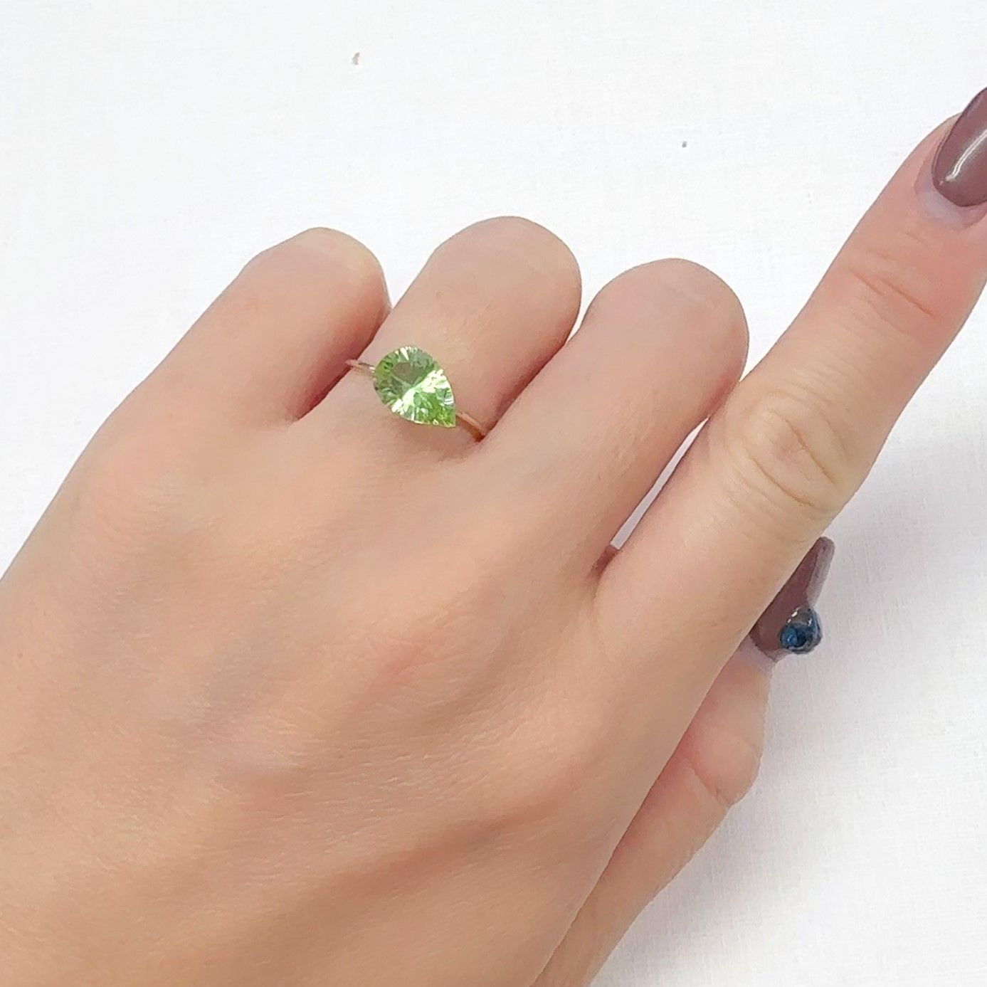 ◇コンケーブカット◇ルドウィジャイトインペリドット パキスタン産 1.95ct[240628419]10x6.9mm前後
